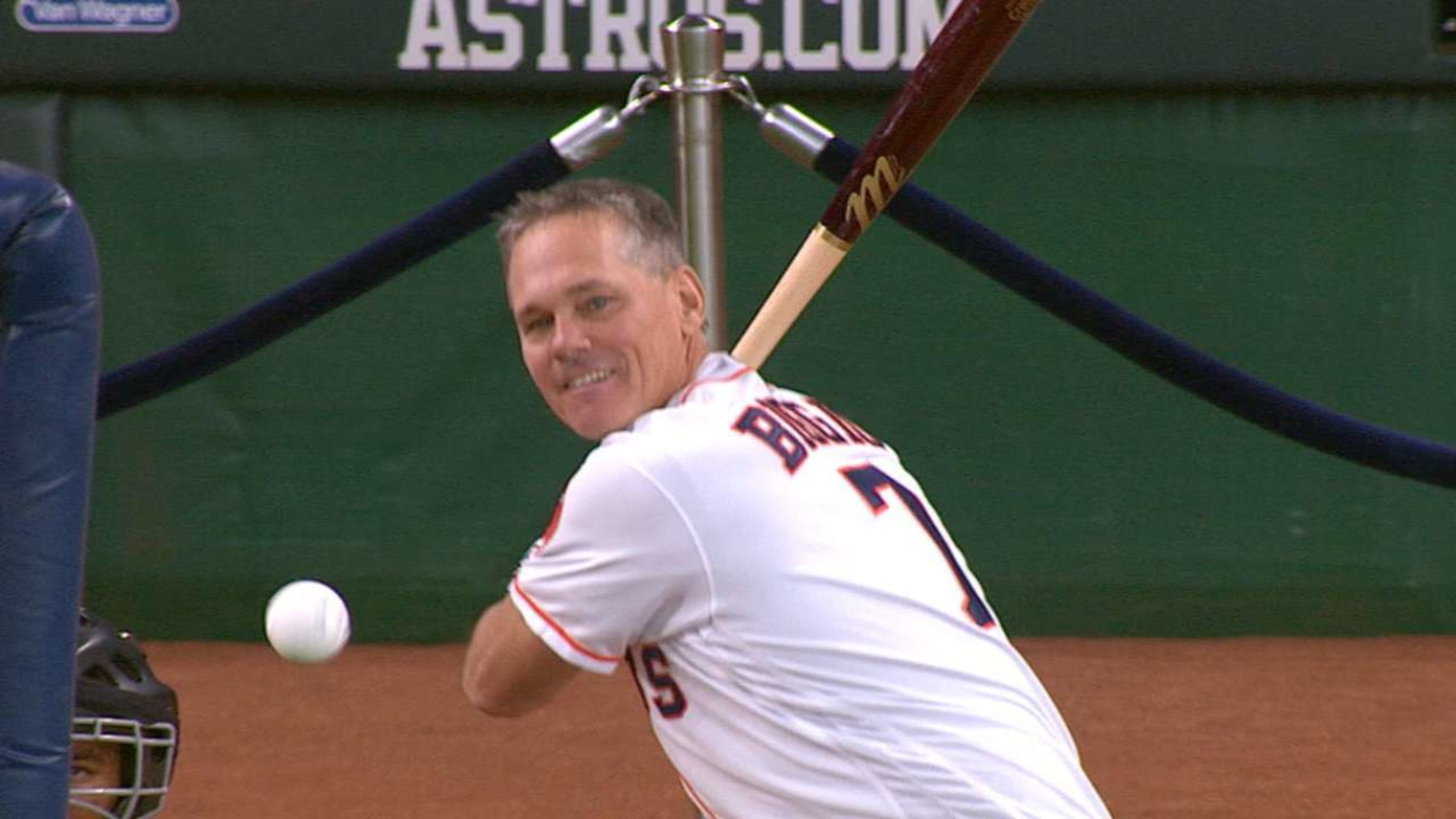 Biggio hits a homer at Home Run Derby