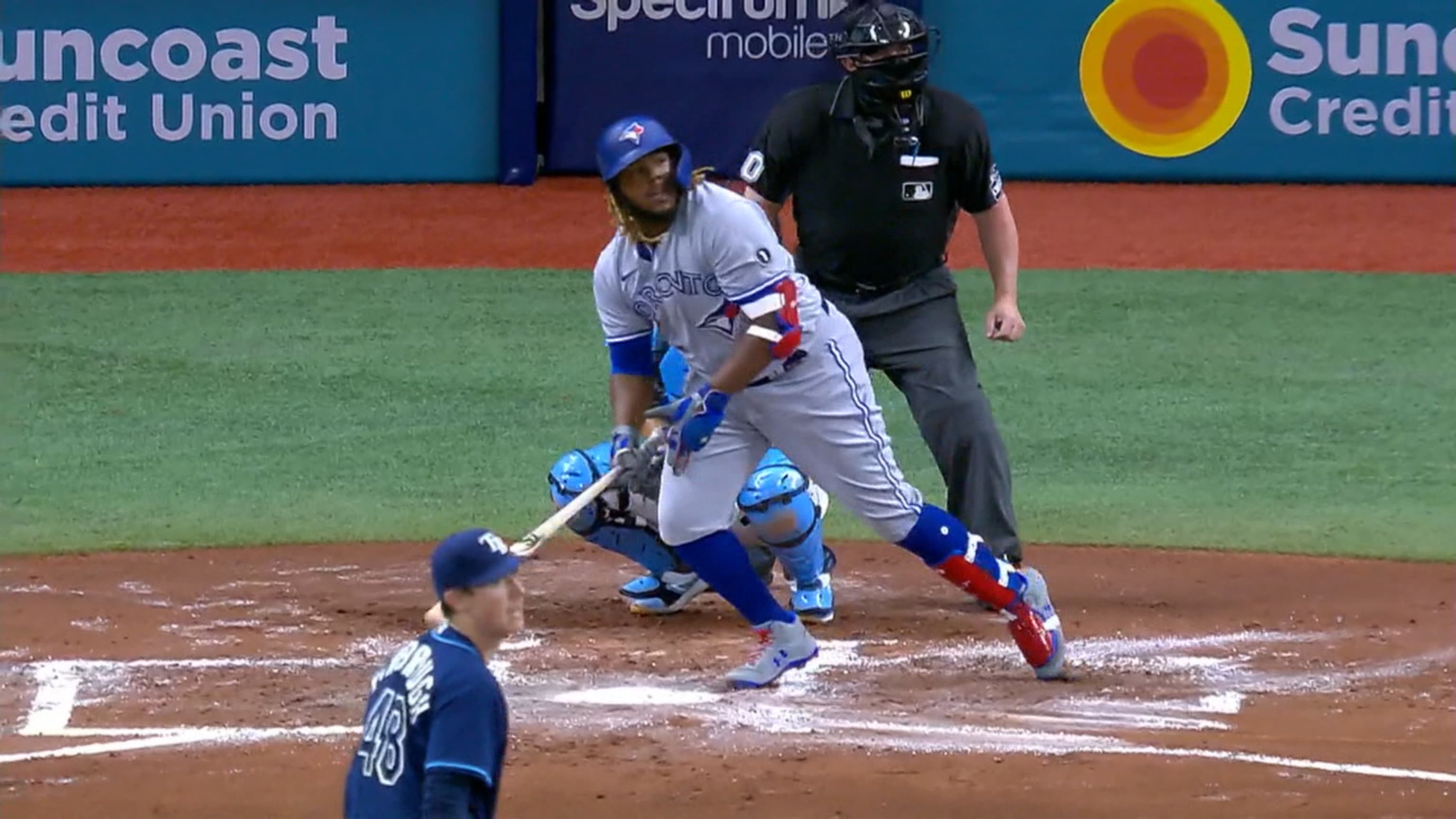 Vlad Jr. conecta HR solitario