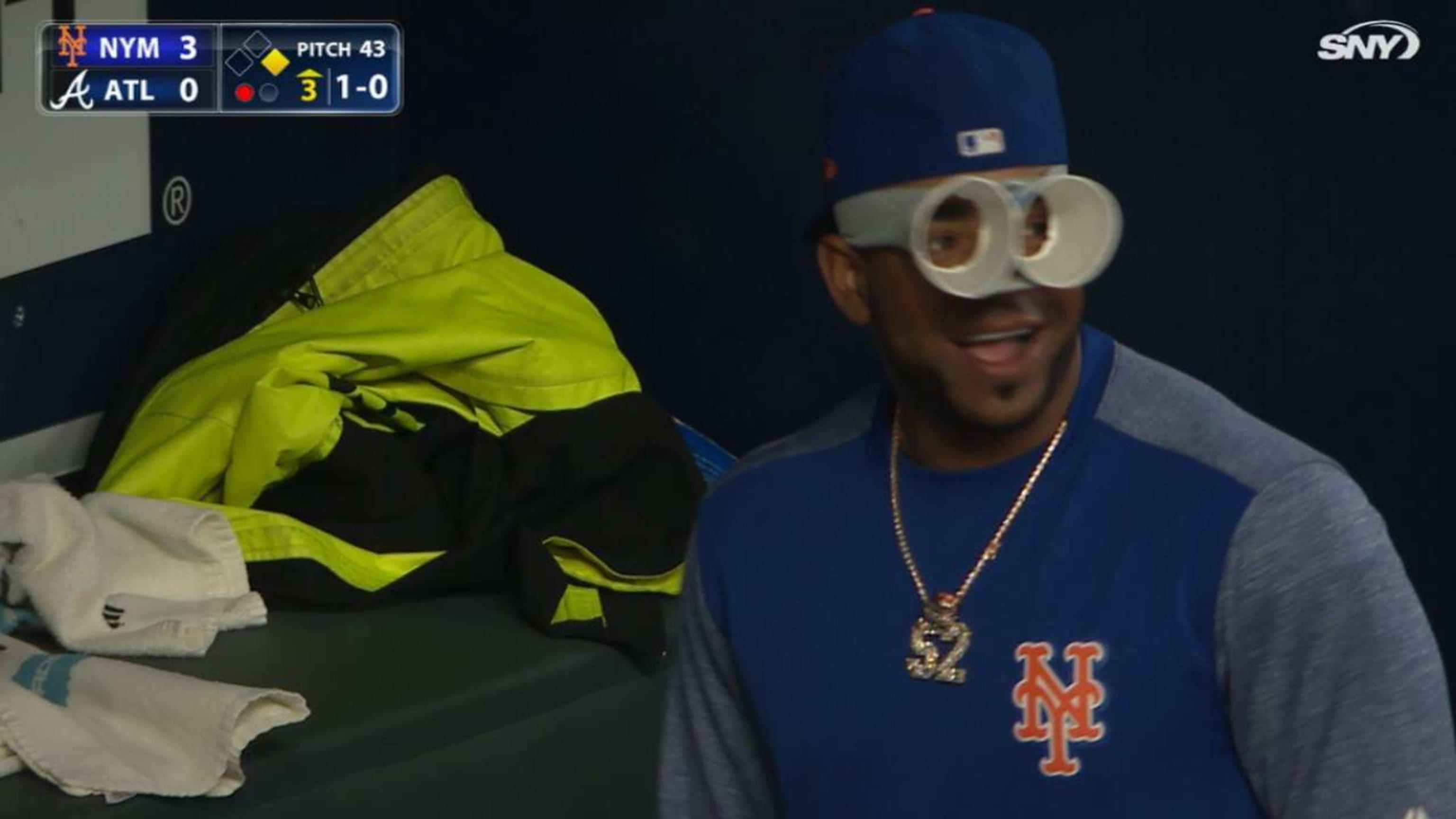 Yoenis Cespedes loses his diamonds from necklace after sliding into 2B