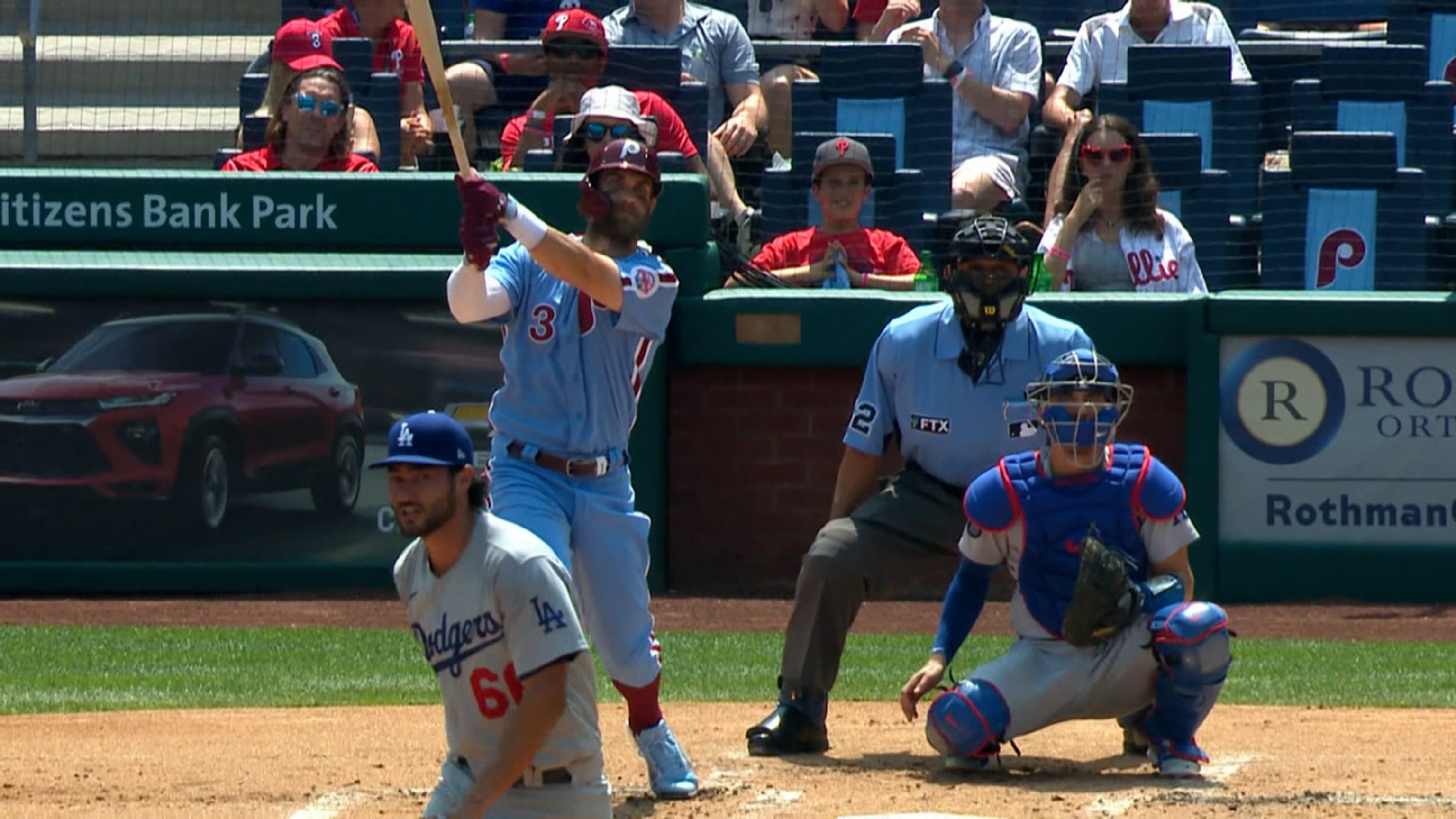 Harper sacude jonrón solitario