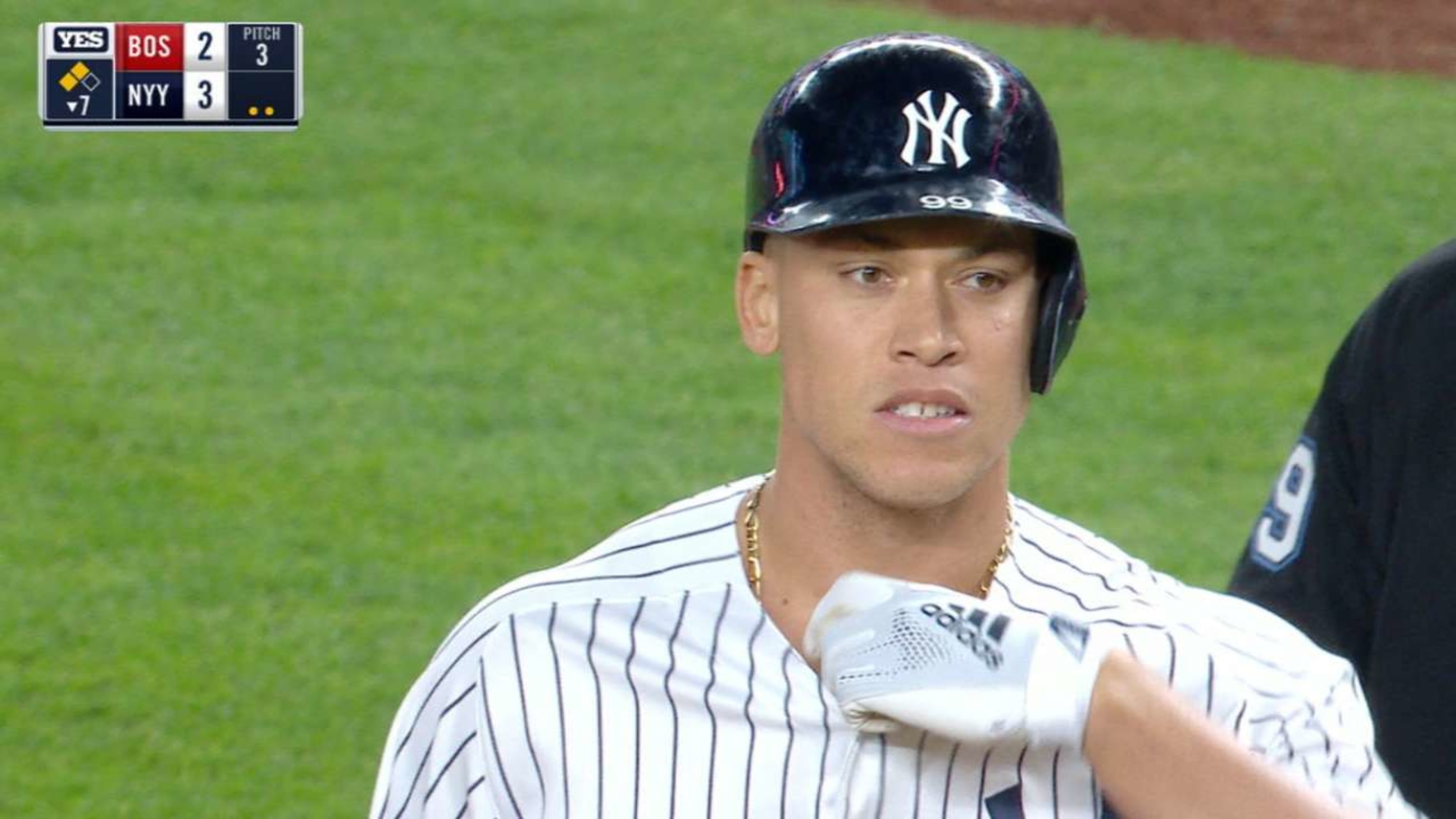Yankees beat Red Sox, tied for first place
