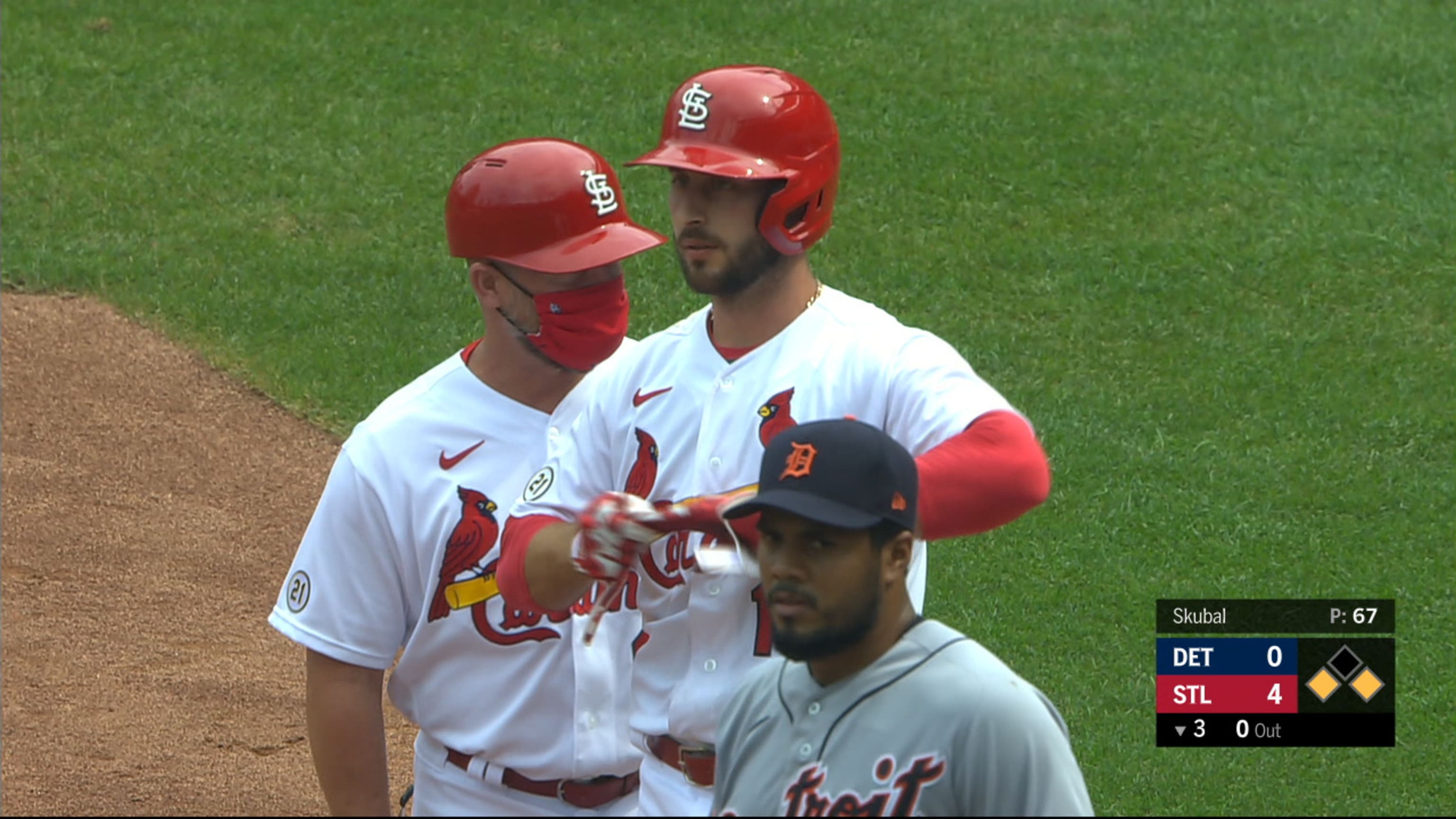 Wearing Clemente's No. 21, Molina homers for Cards in opener