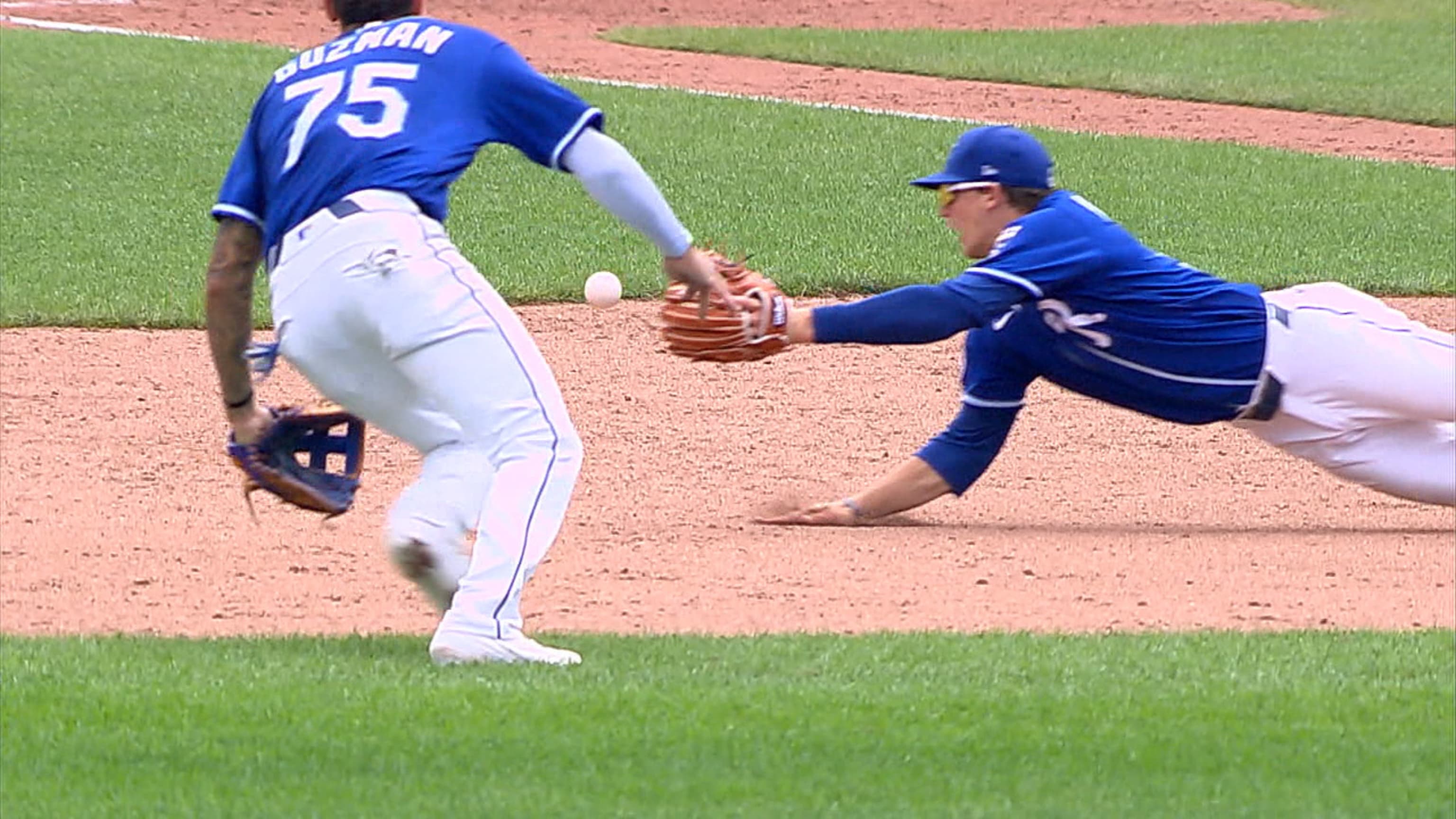Bobby Witt Jr. dives in the 8th