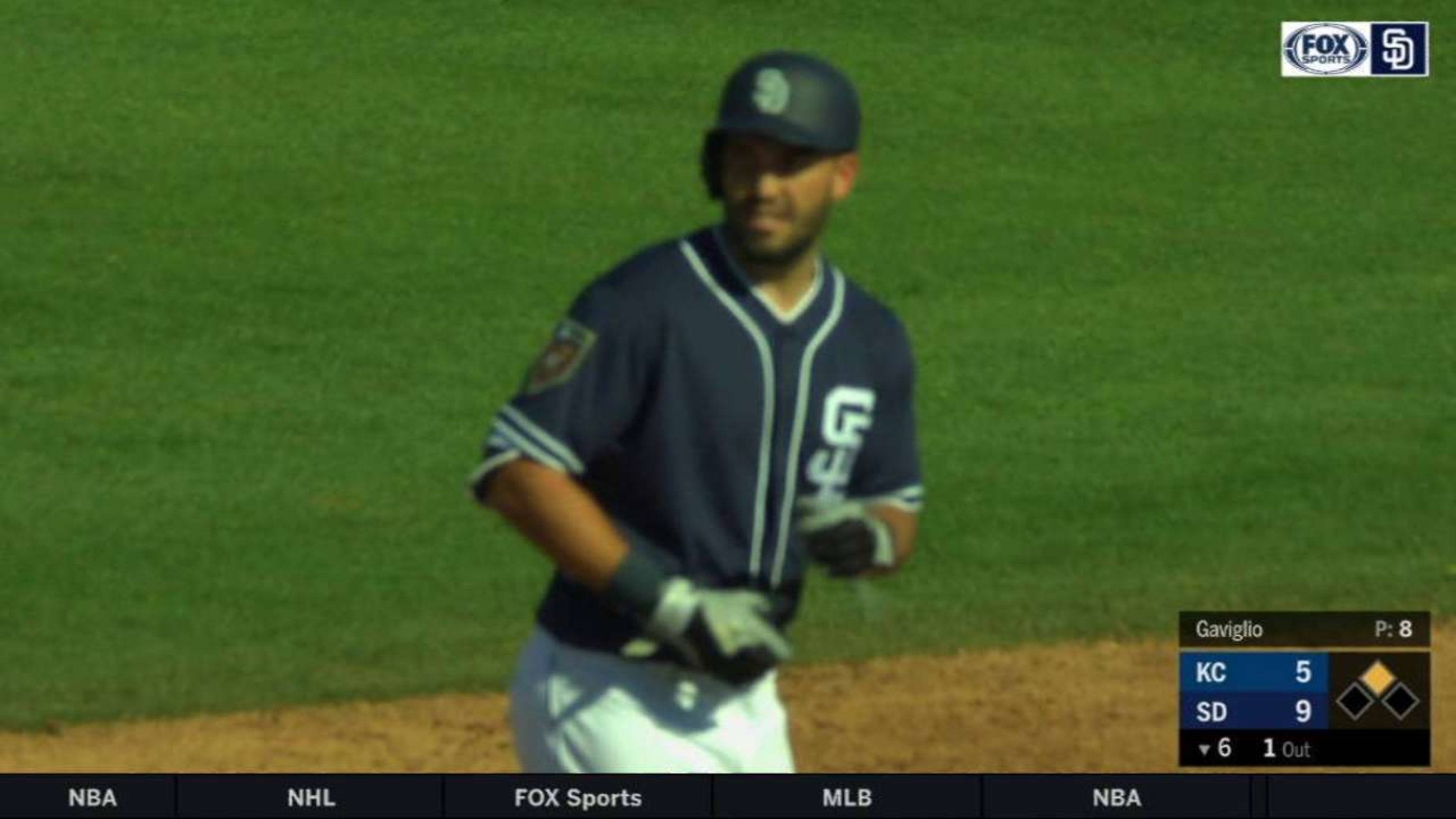 Hosmer faces Royals for first time since joining Padres