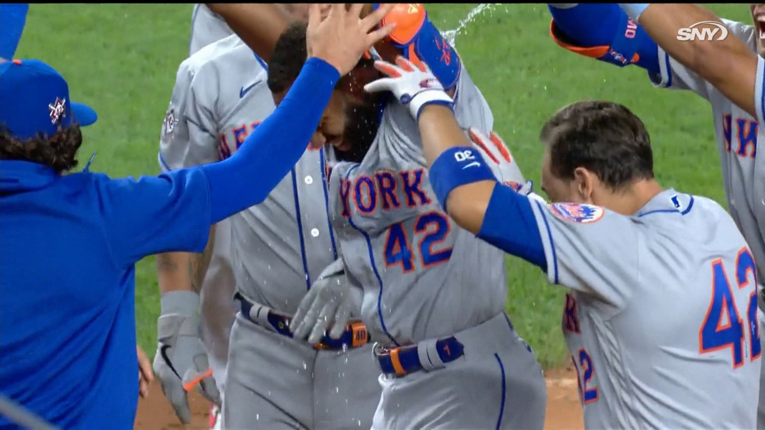 Rosario decide con HR