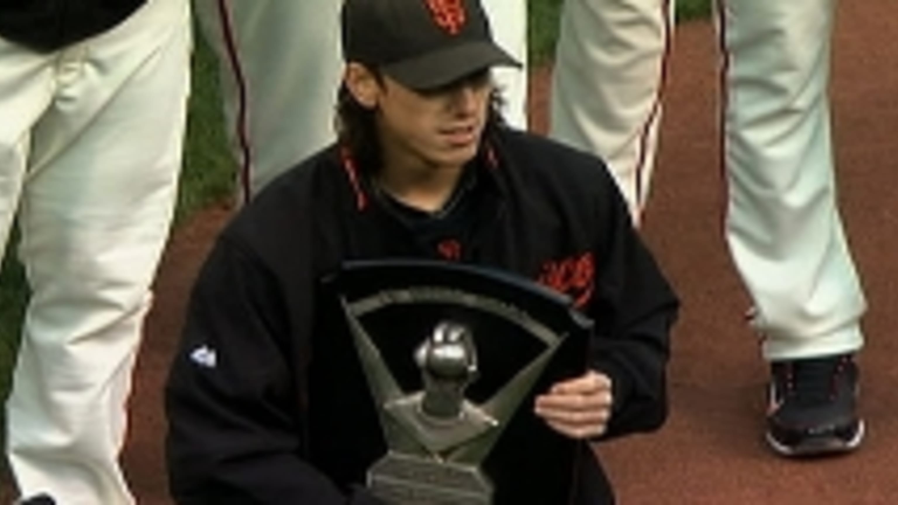 Lincecum receives Cy Young