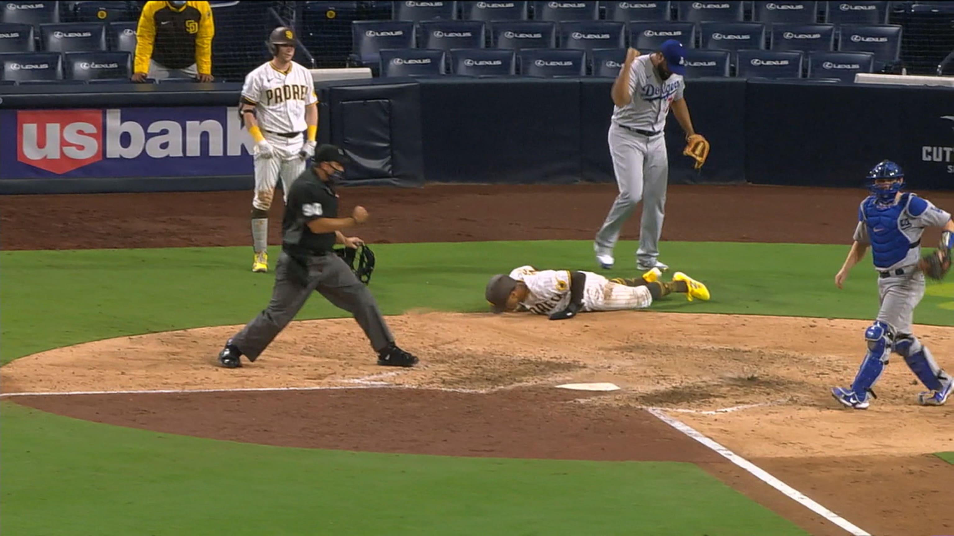 Taylor saca a Grisham y gana L.A.