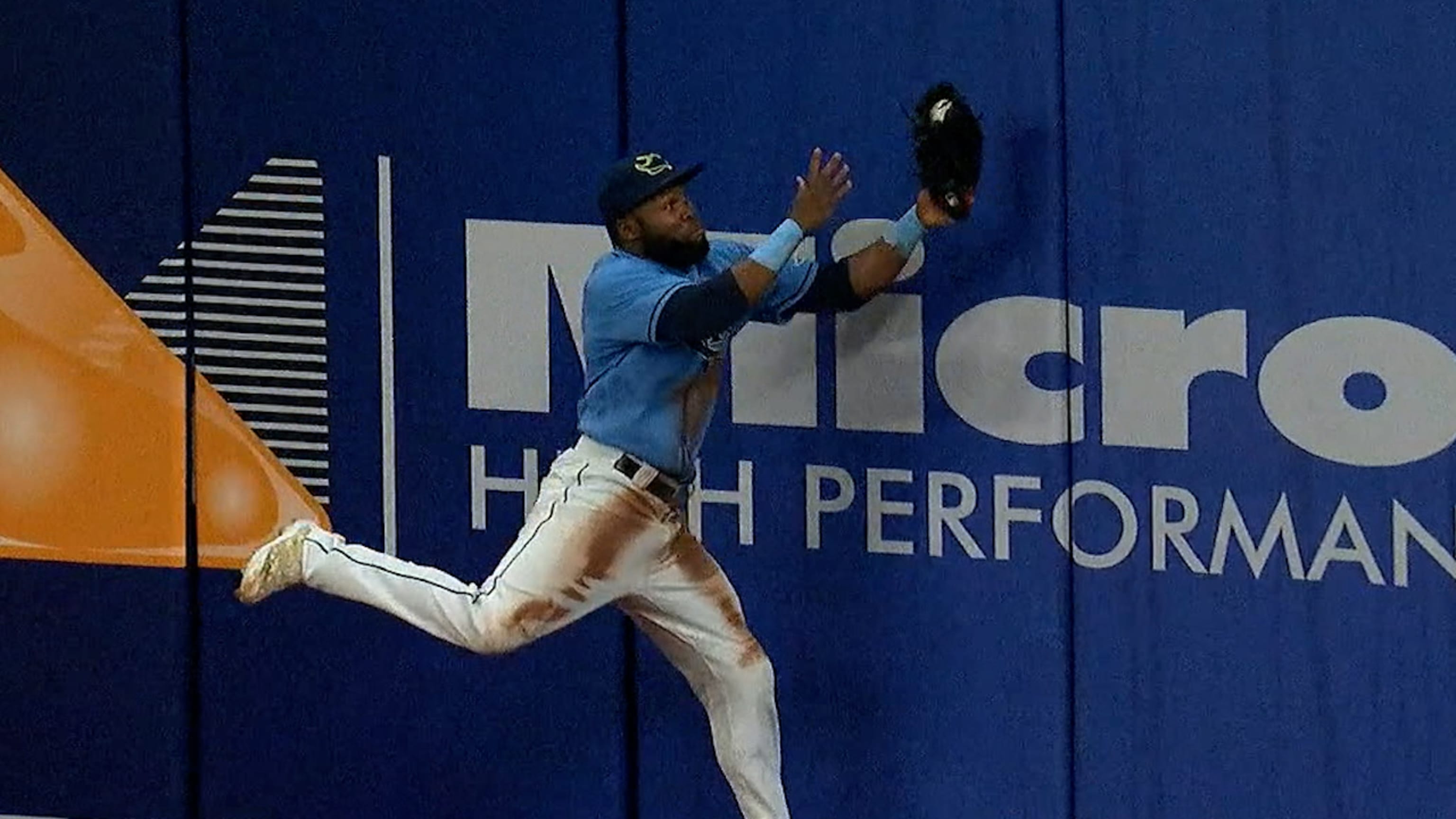 Margot makes an incredible catch