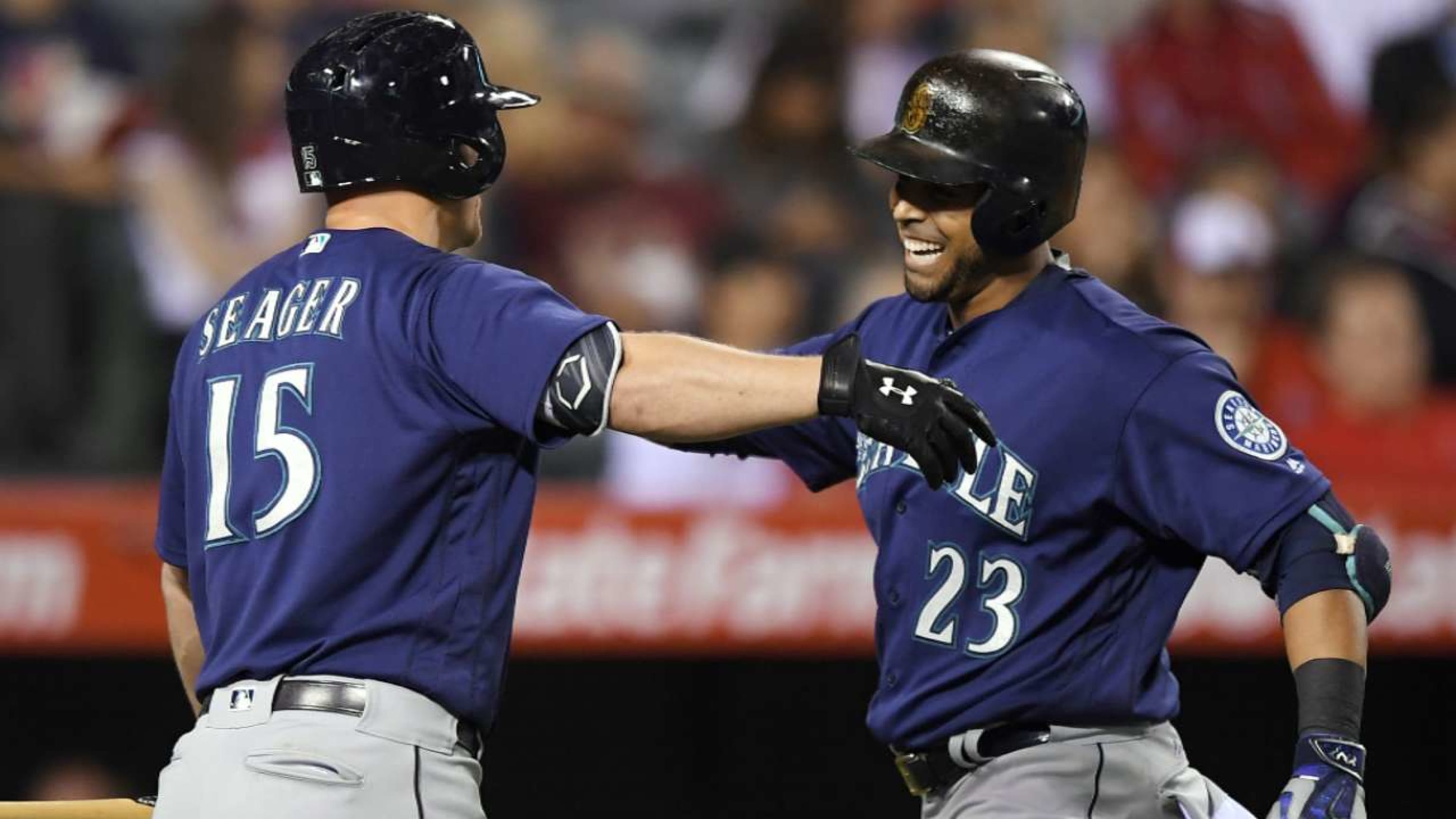 Surging Brewers snap Mariners' 4-game win streak