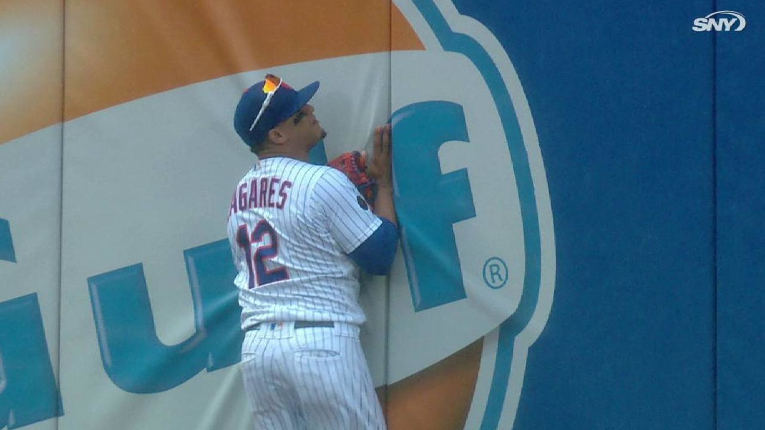 Lagares' running catch
