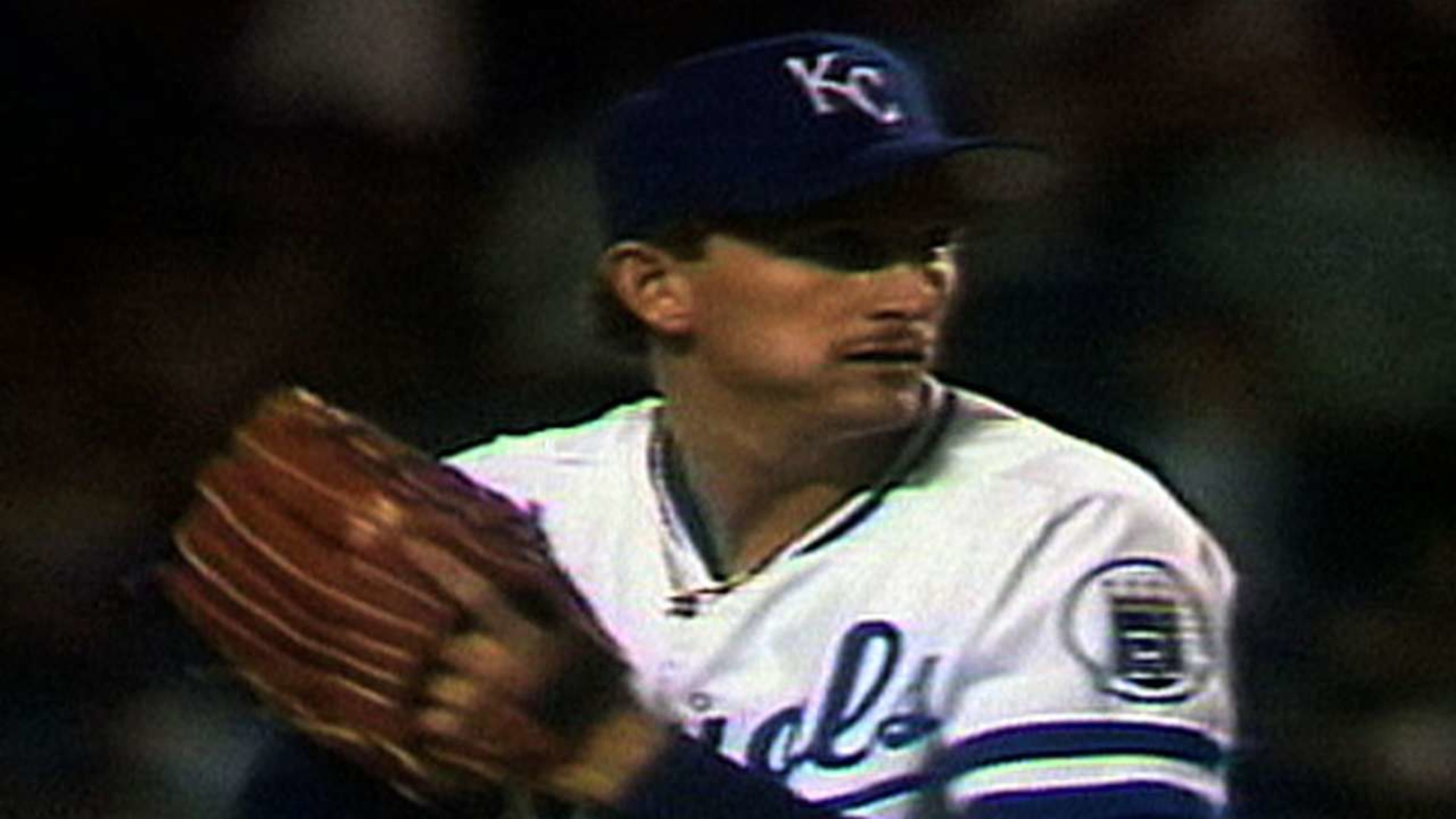 The Royals' George Brett goes 4-for-4 to raise his average to .401