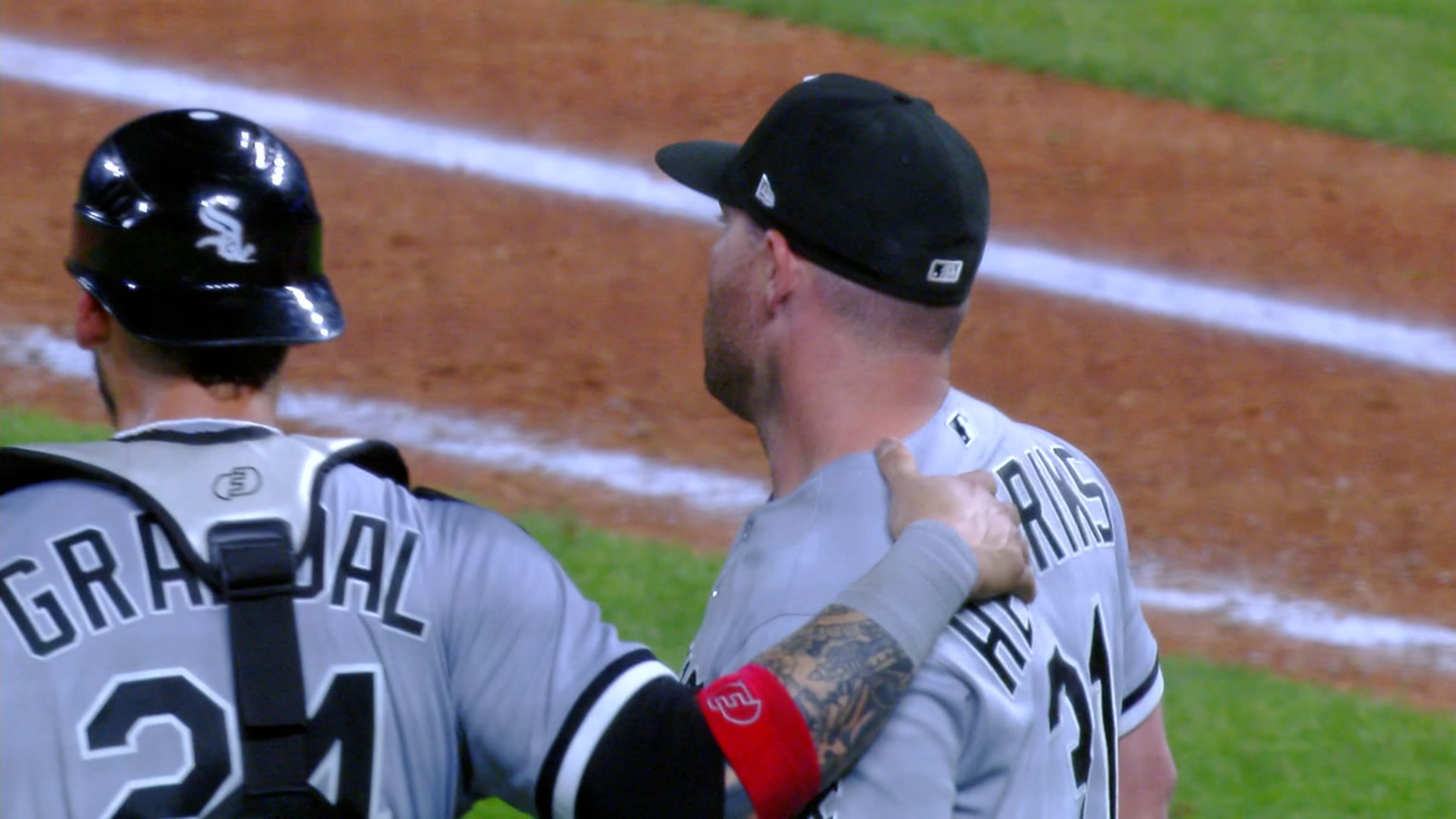 Hendriks shuts door in 9th 