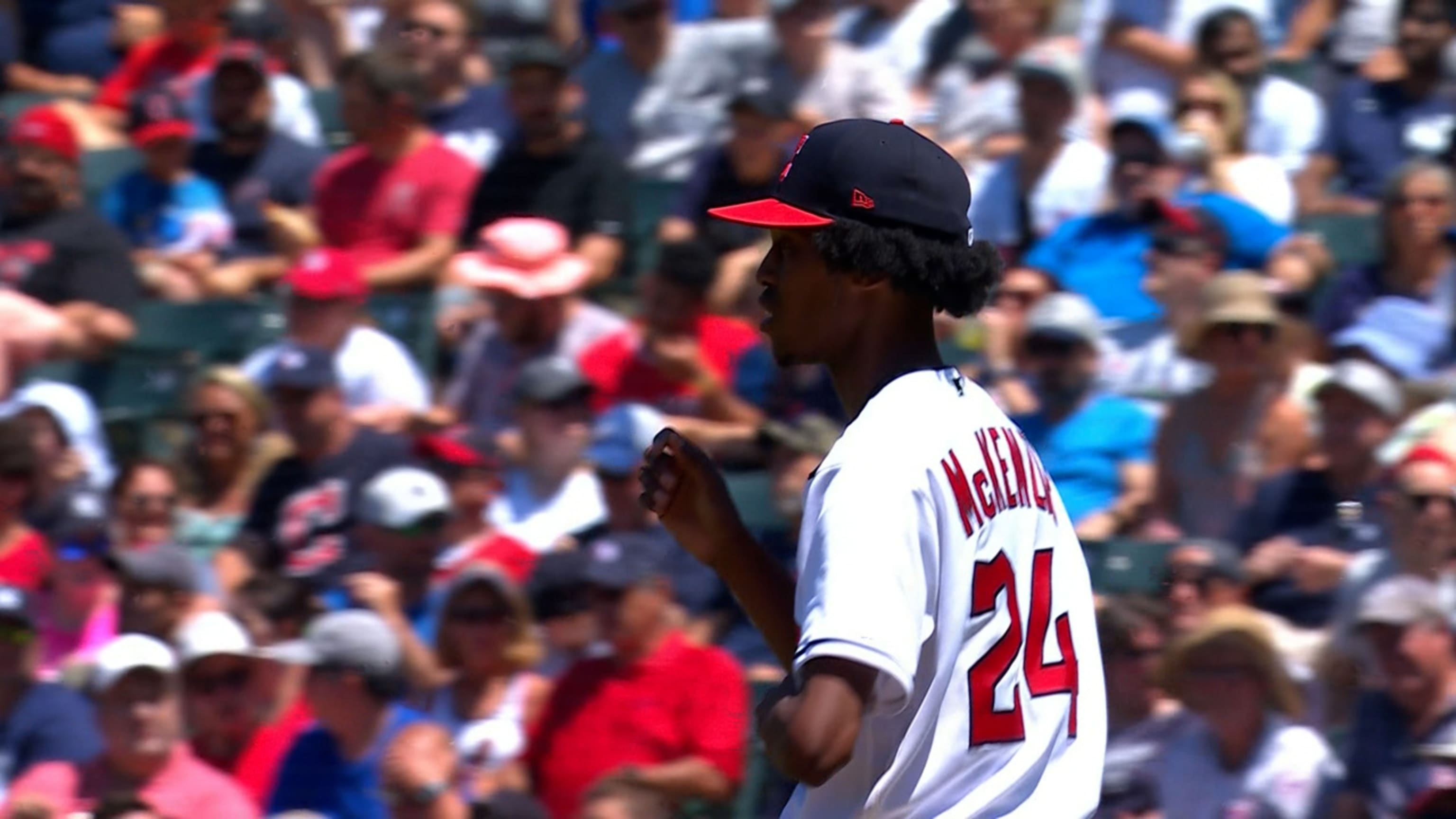 Triston McKenzie propina 7 ponches