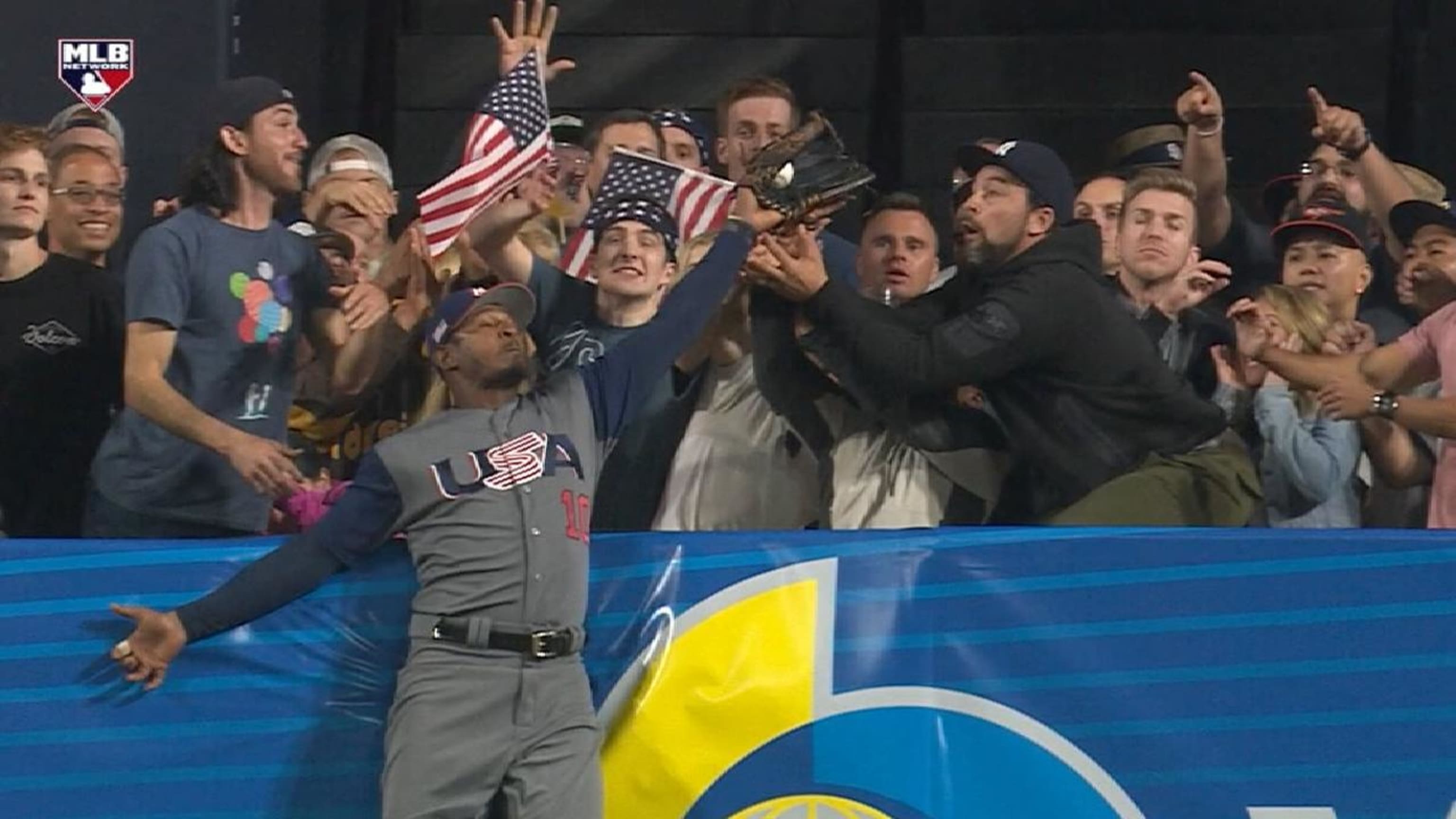 Tremenda atrapada de Adam Jones