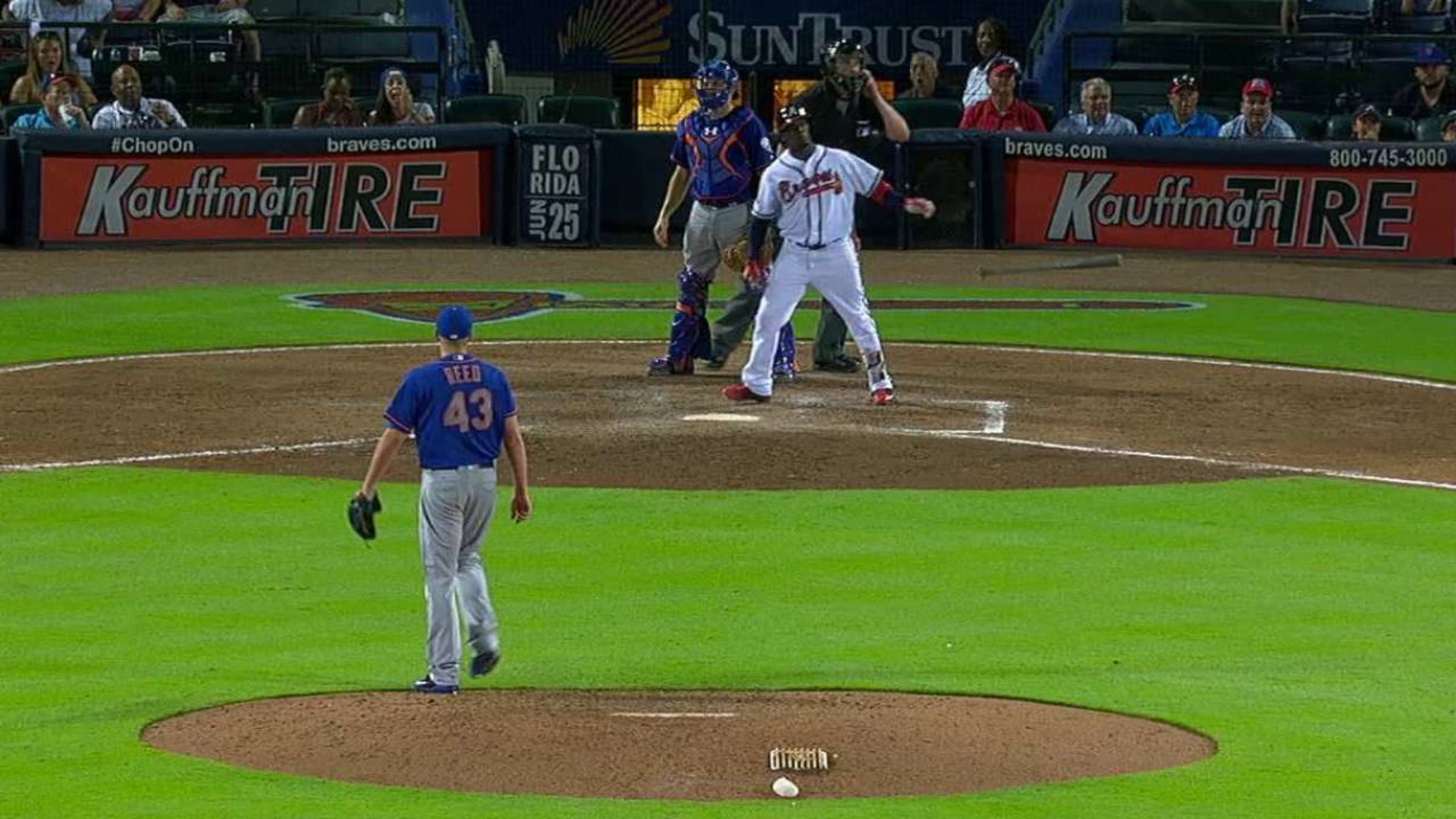 Braves' Brian Snitker ejected over challenge call vs. Royals