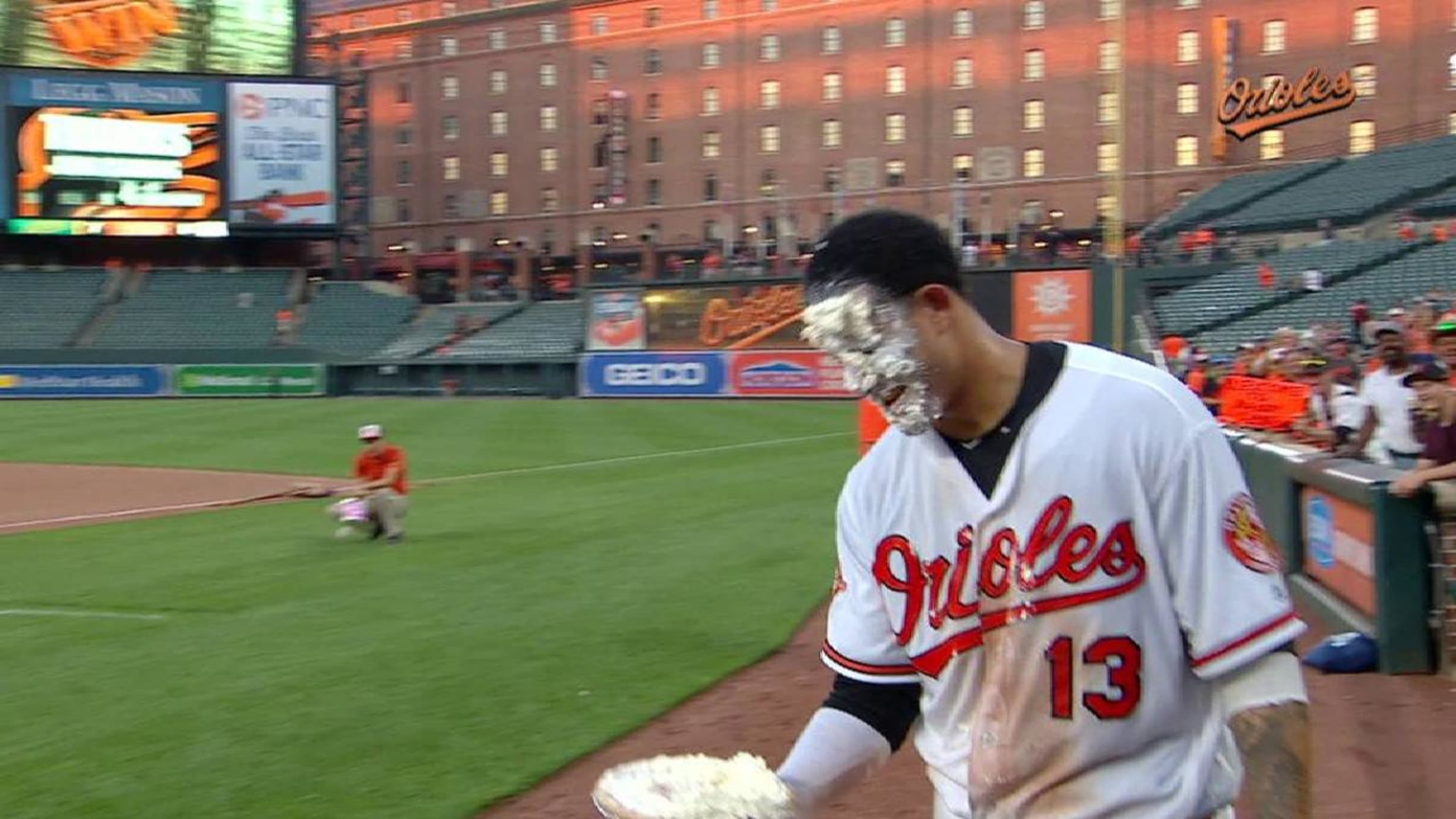 Machado hits a home run and a 2-run, go-ahead single to lift the