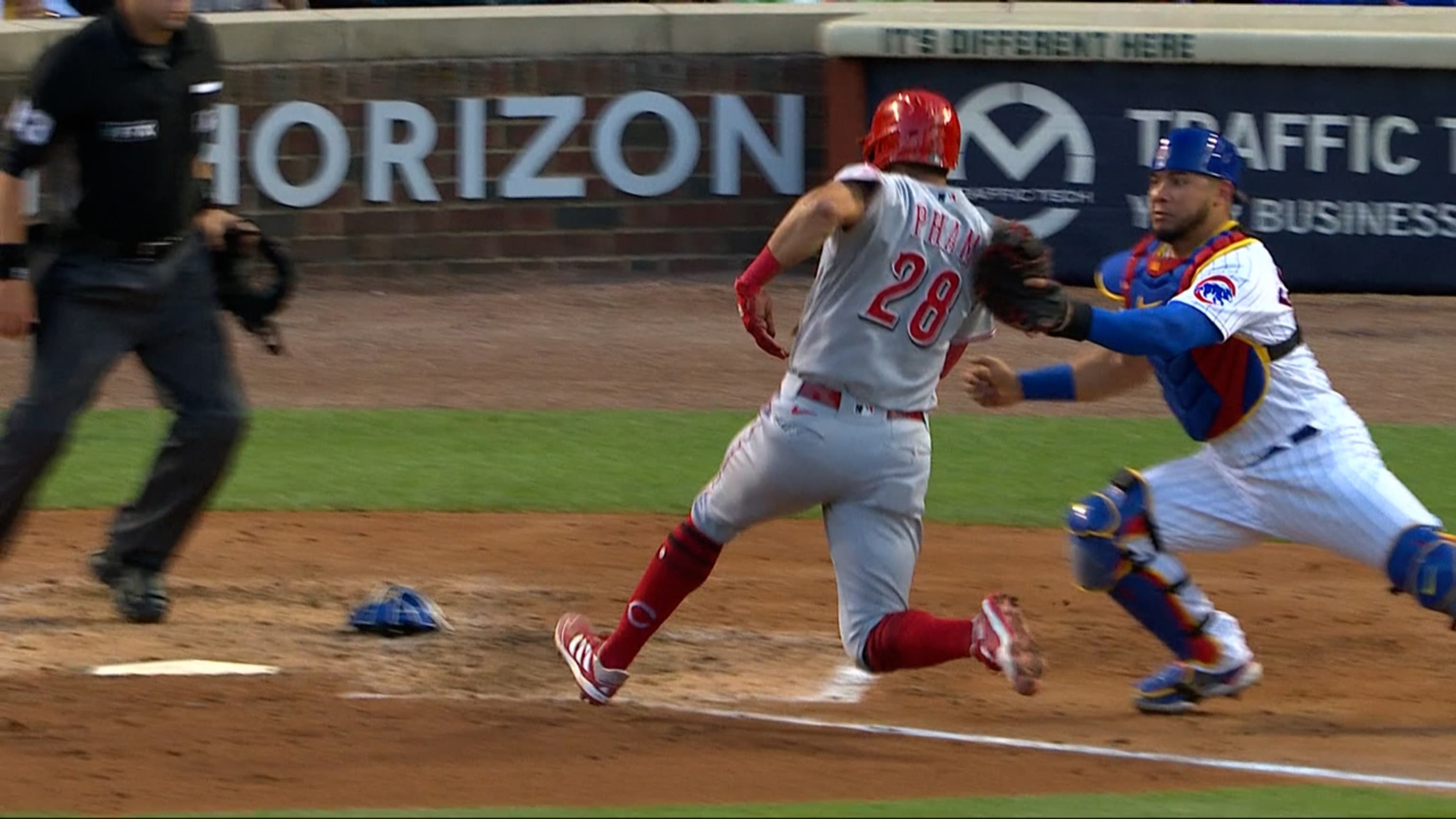 Morel atrapa a Pham en el plato