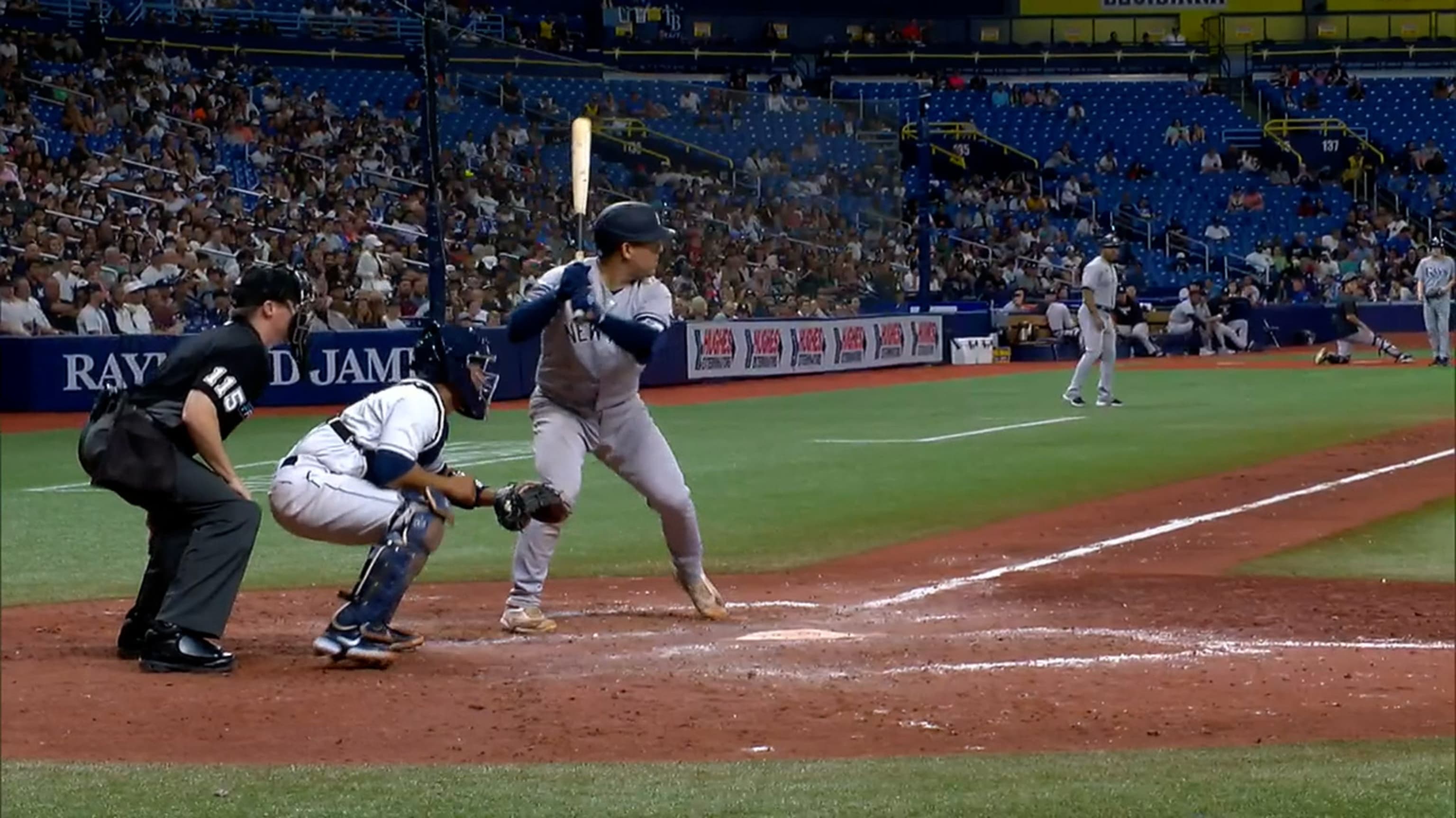 José Treviño pega HR oportuno