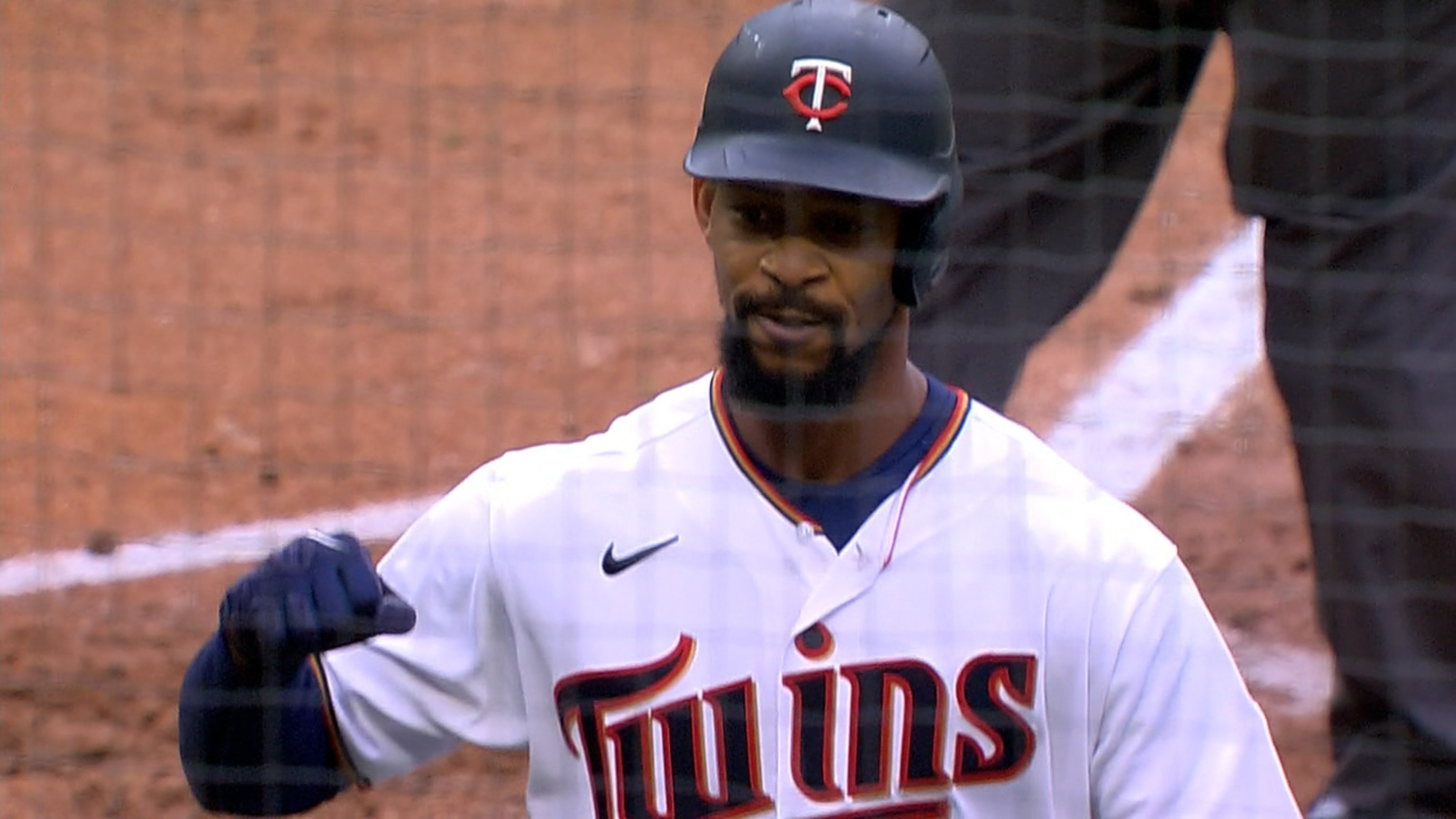 Byron Buxton conecta HR solitario