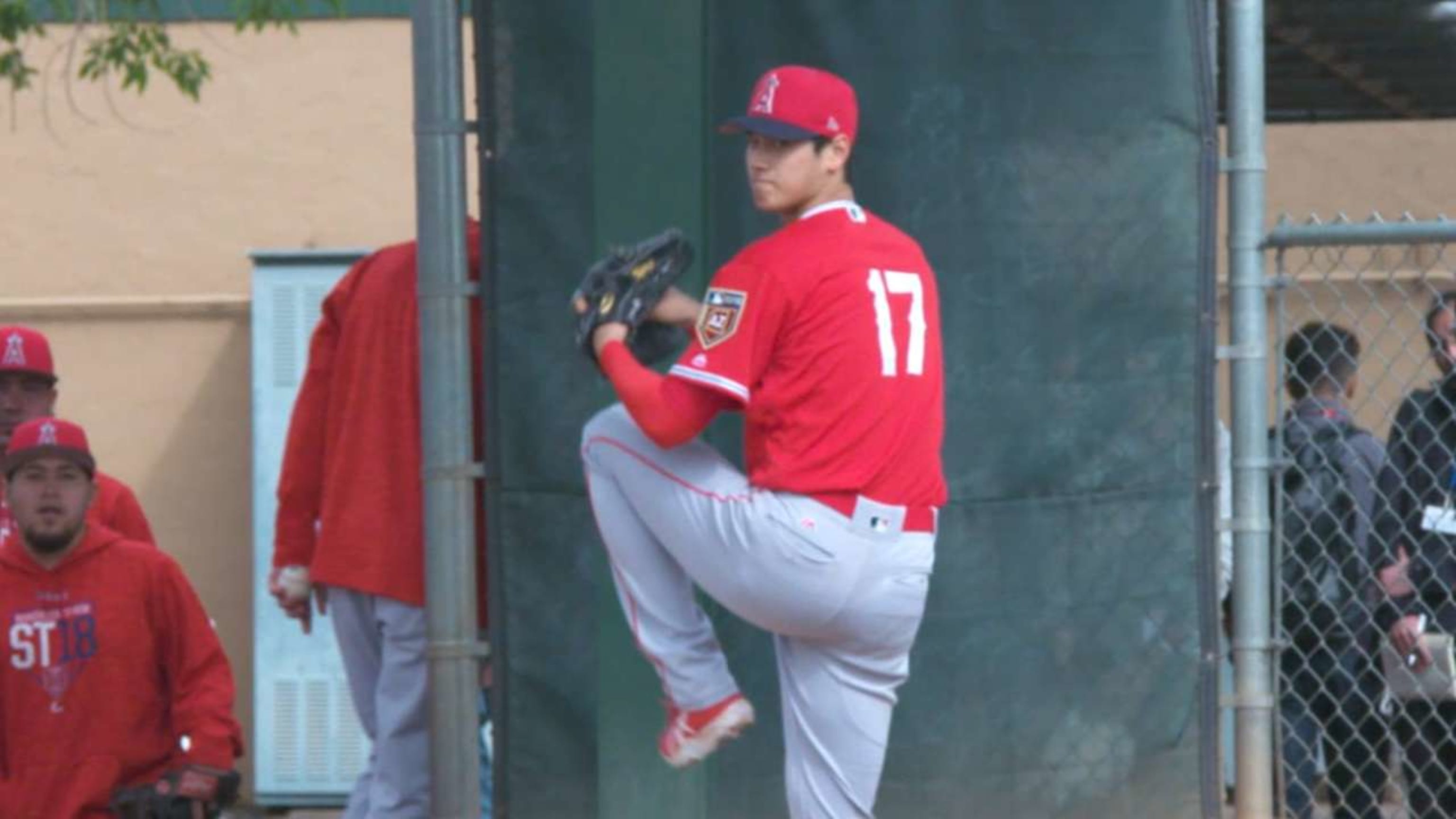 Ohtani throws bullpen session