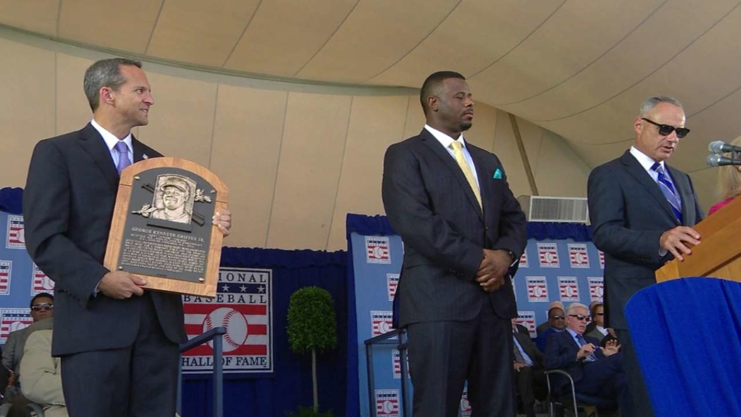 Ken Griffey Jr. inducted into Hall of Fame