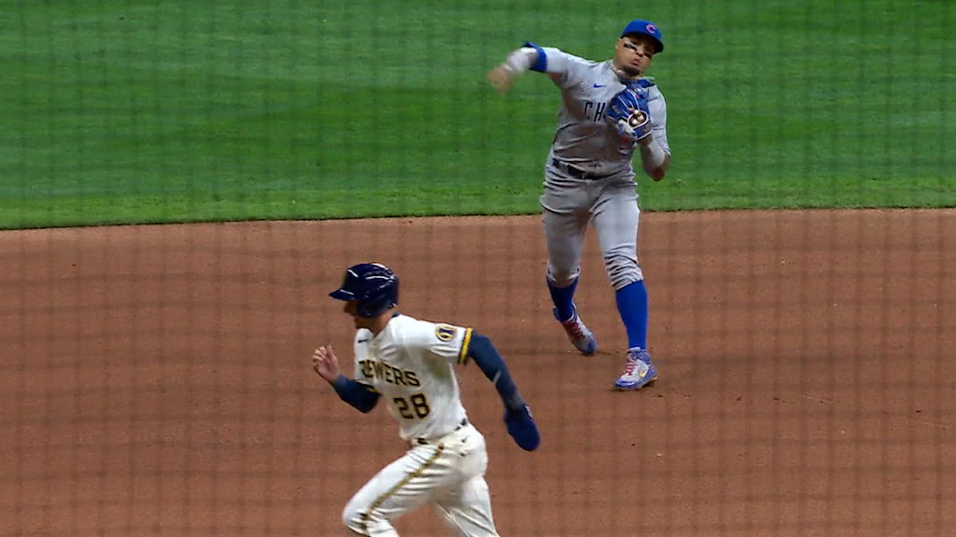 Báez cuts down the runner at home