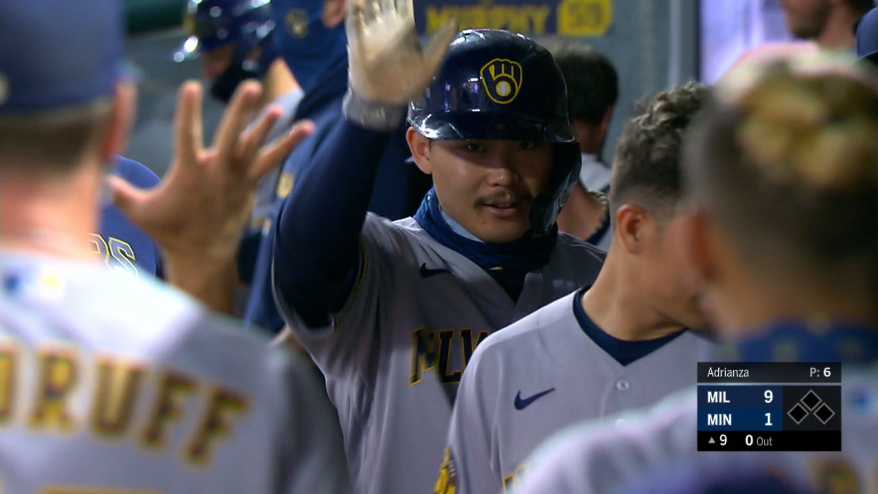 Hiura despacha HR solitario