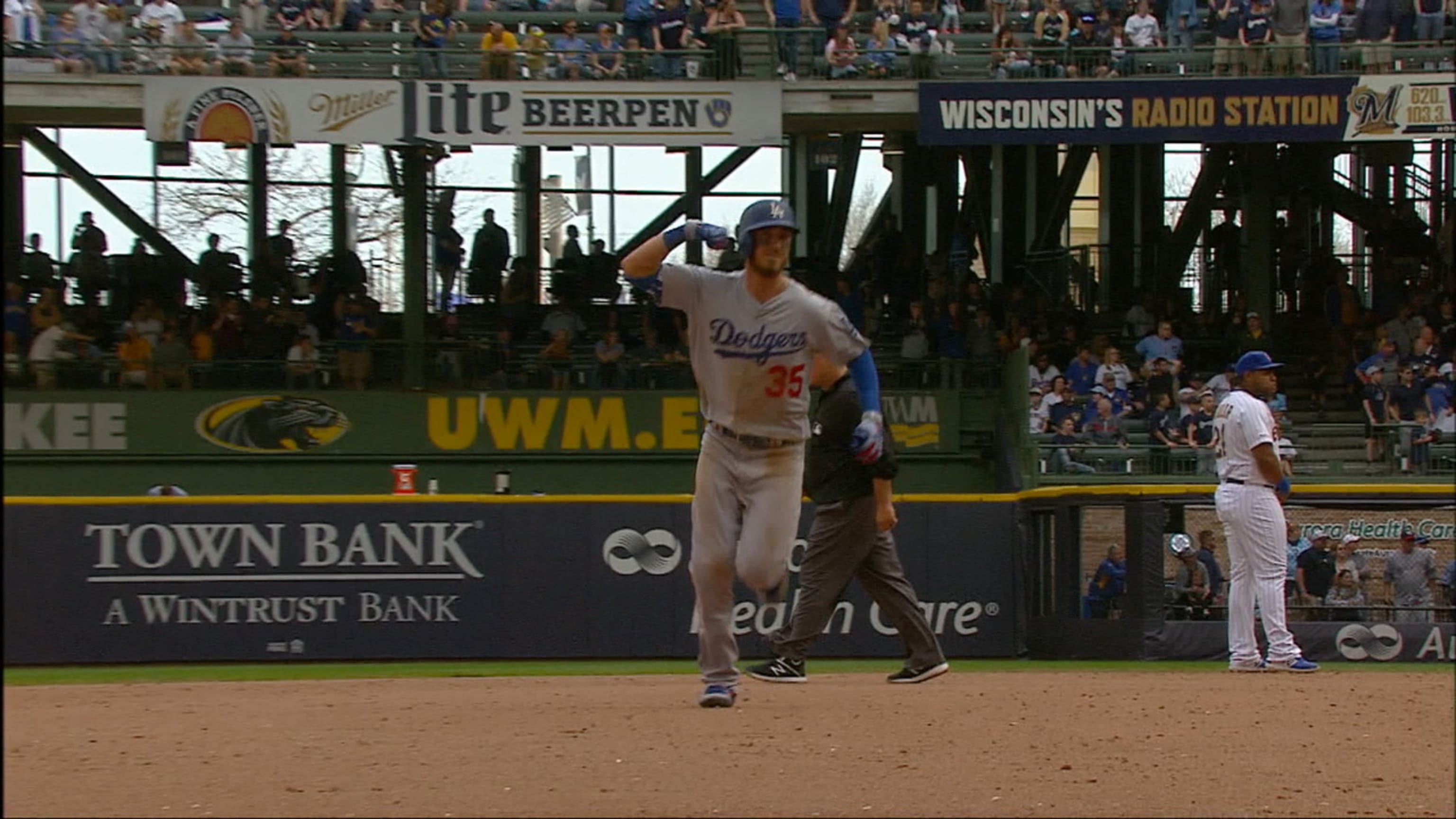 Hang Time: Christian Yelich and Cody Bellinger walk into a bar - ESPN