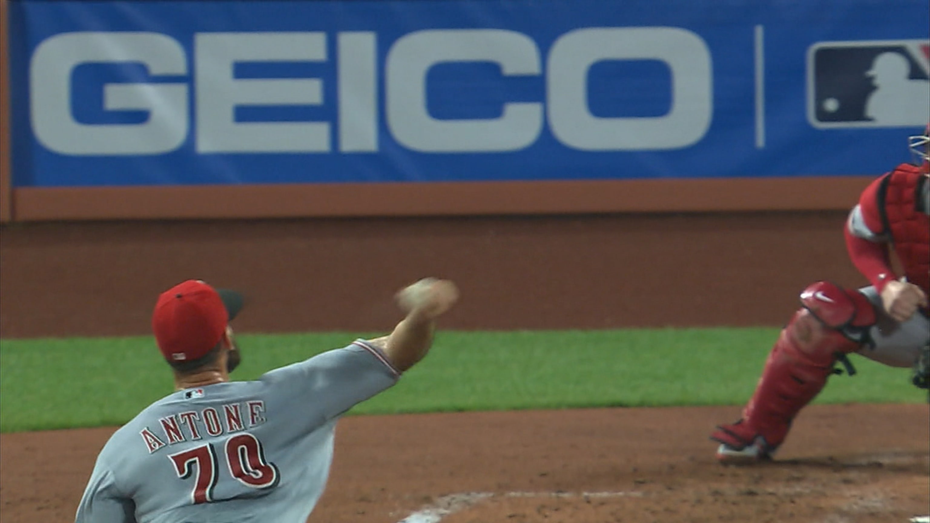 Tejay Antone sale de apuros