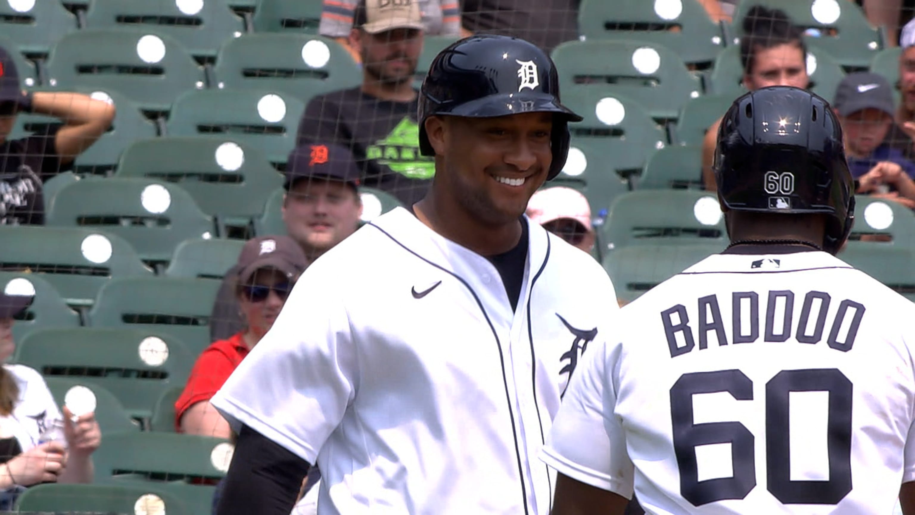 Schoop dispara HR de 2 rayas