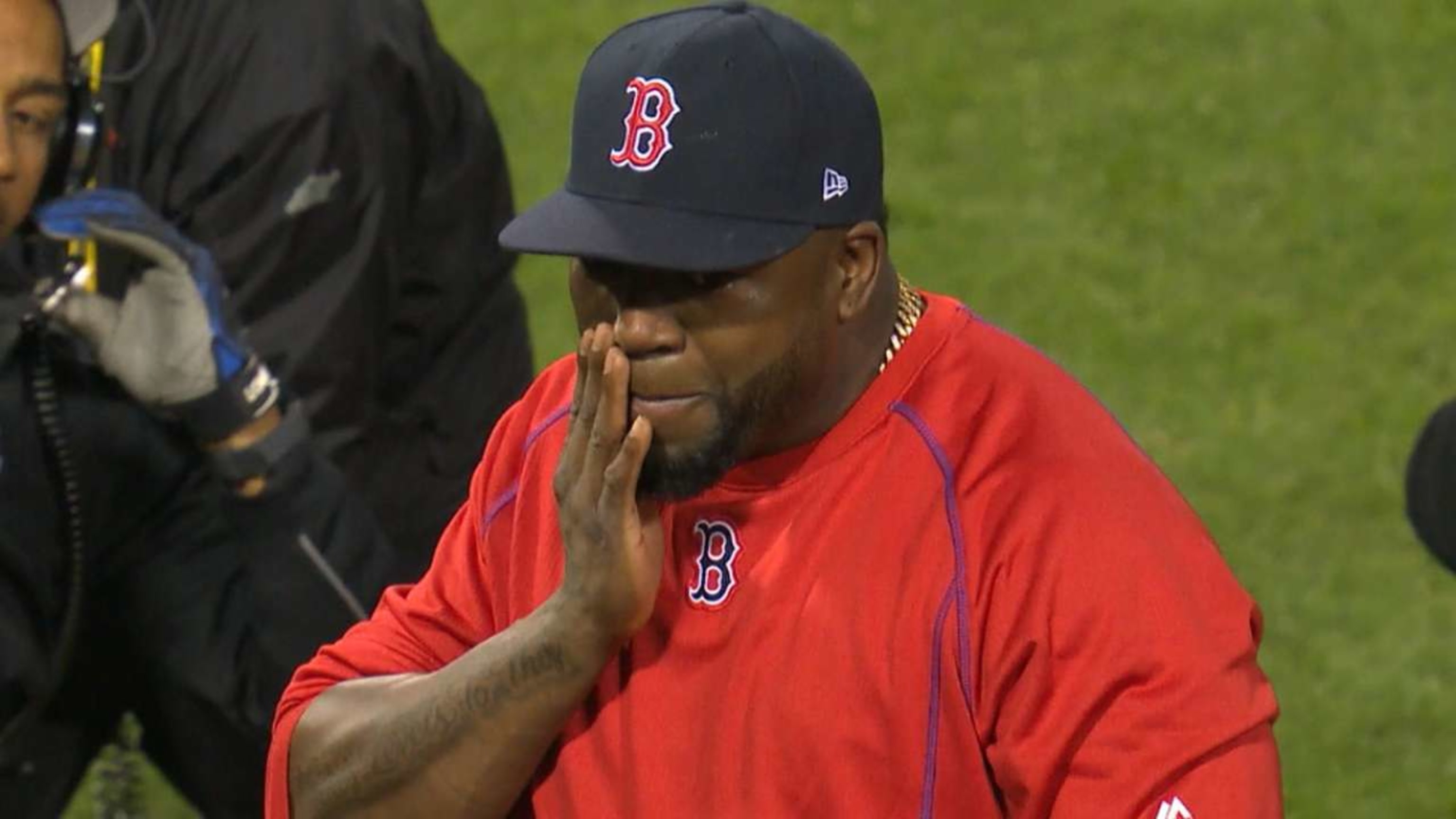 Papi hace gesto de despedida en Fenway