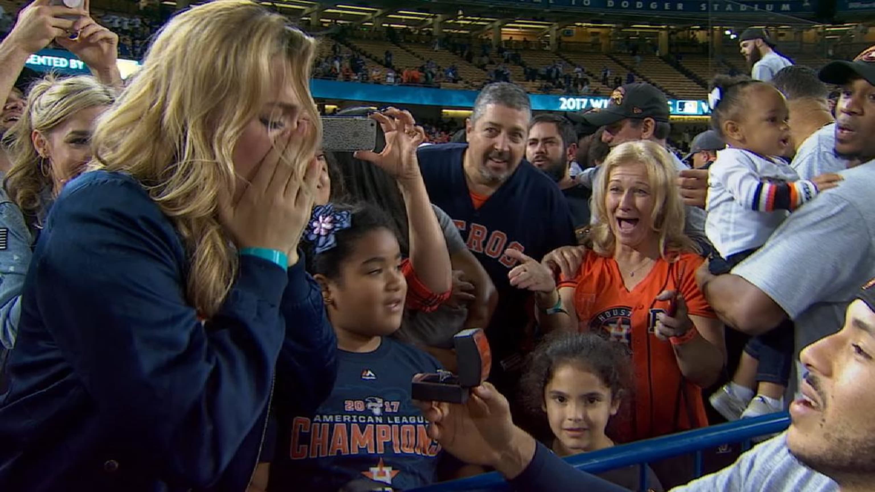 Astros' Carlos Correa proposes to