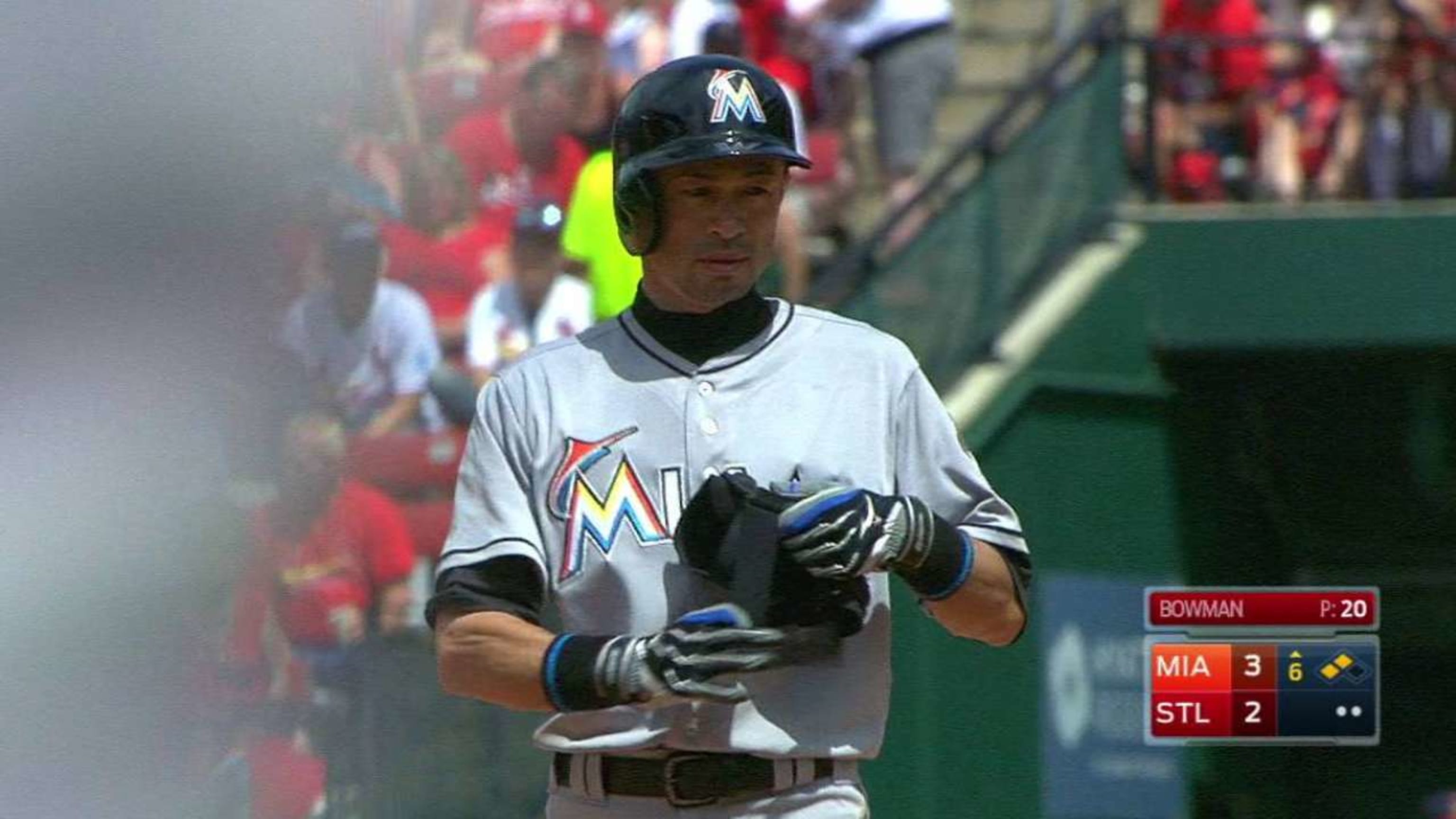 Ichiro Suzuki will return to Miami Marlins in 2016, needing 65 hits for  3,000 