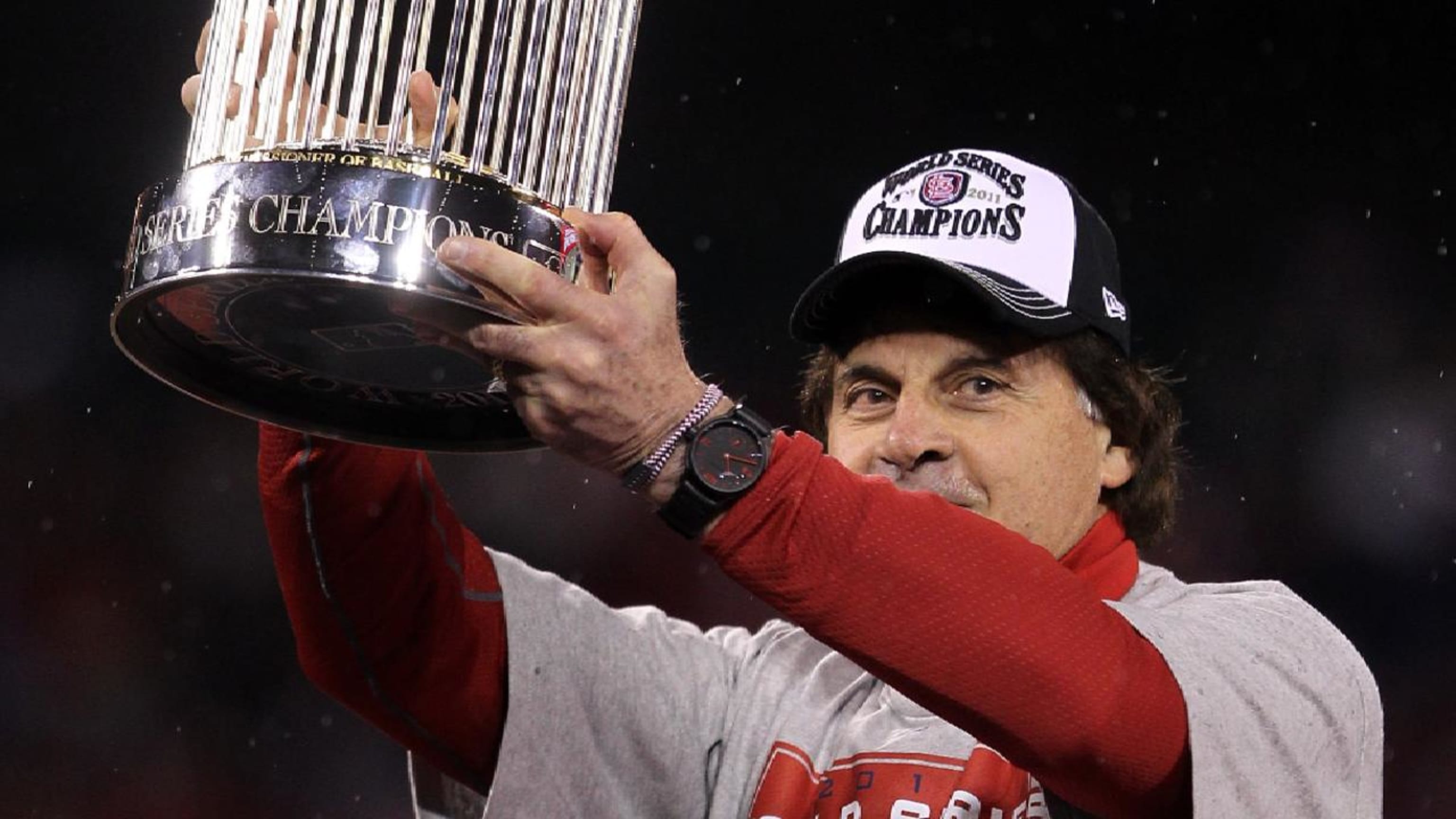 White Sox reunite with Tony La Russa, hire Hall of Fame manager