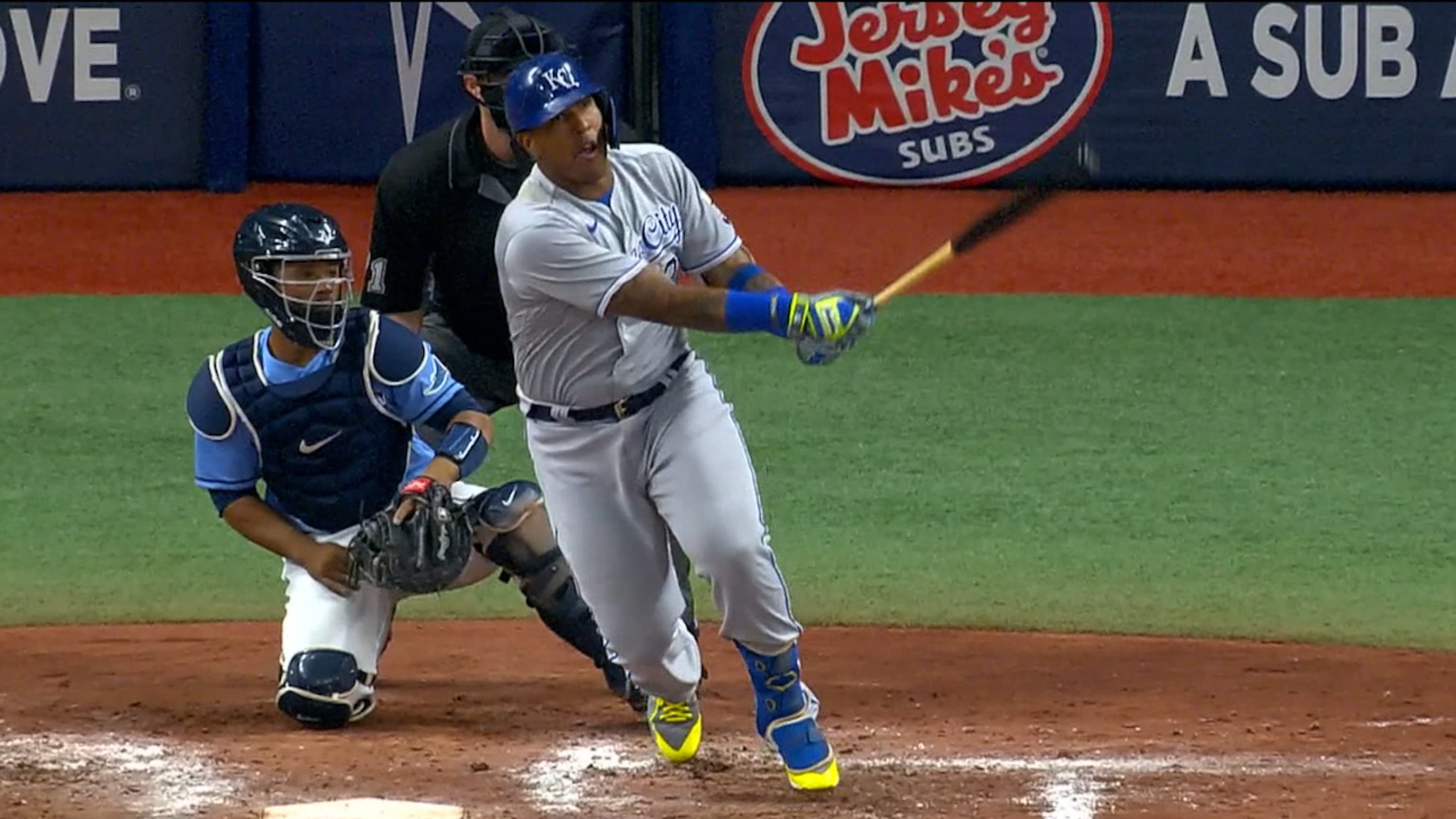 Pérez produce con sencillo