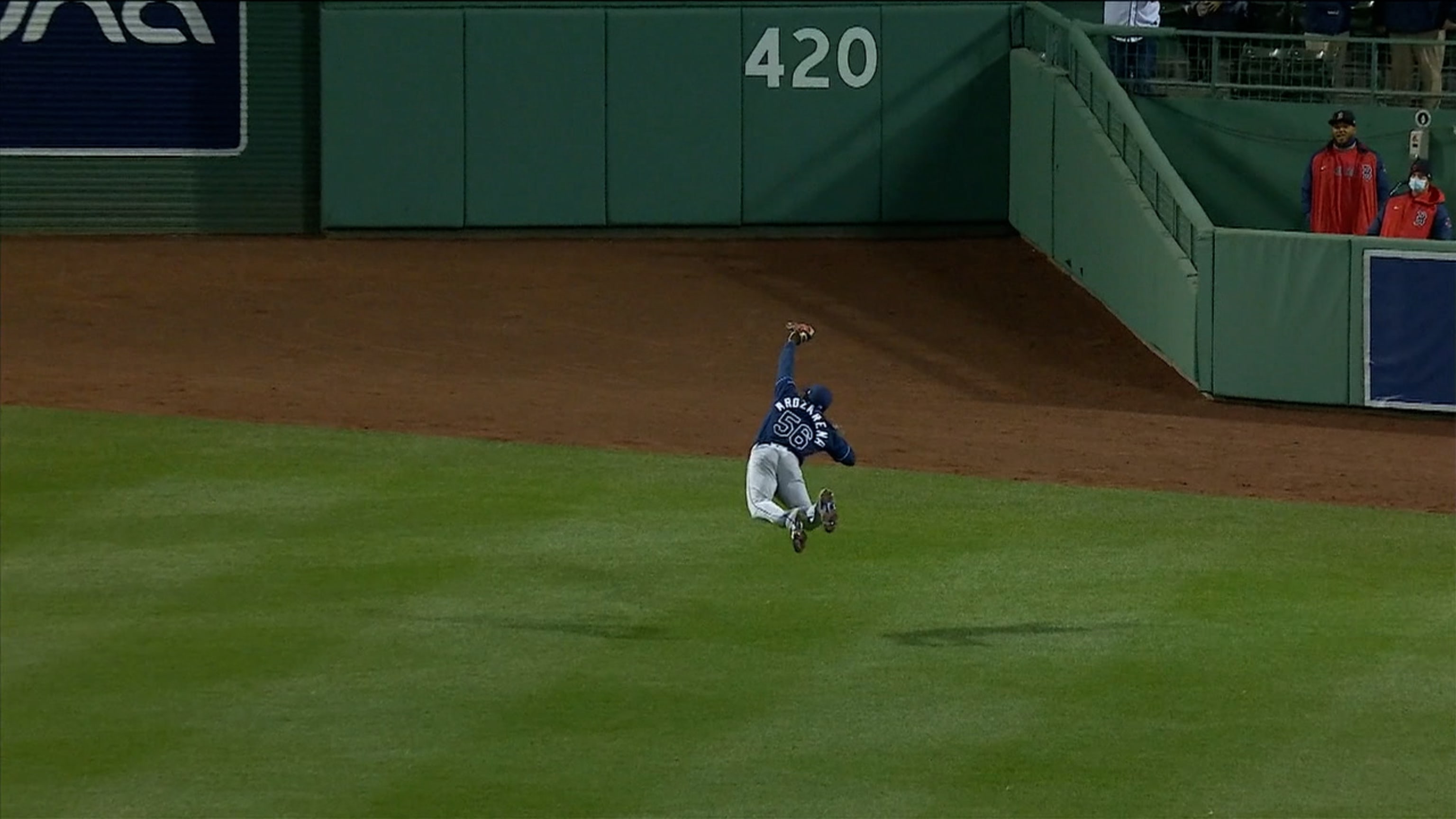 Randy Arozarena Makes Leaping Catch Against Red Sox