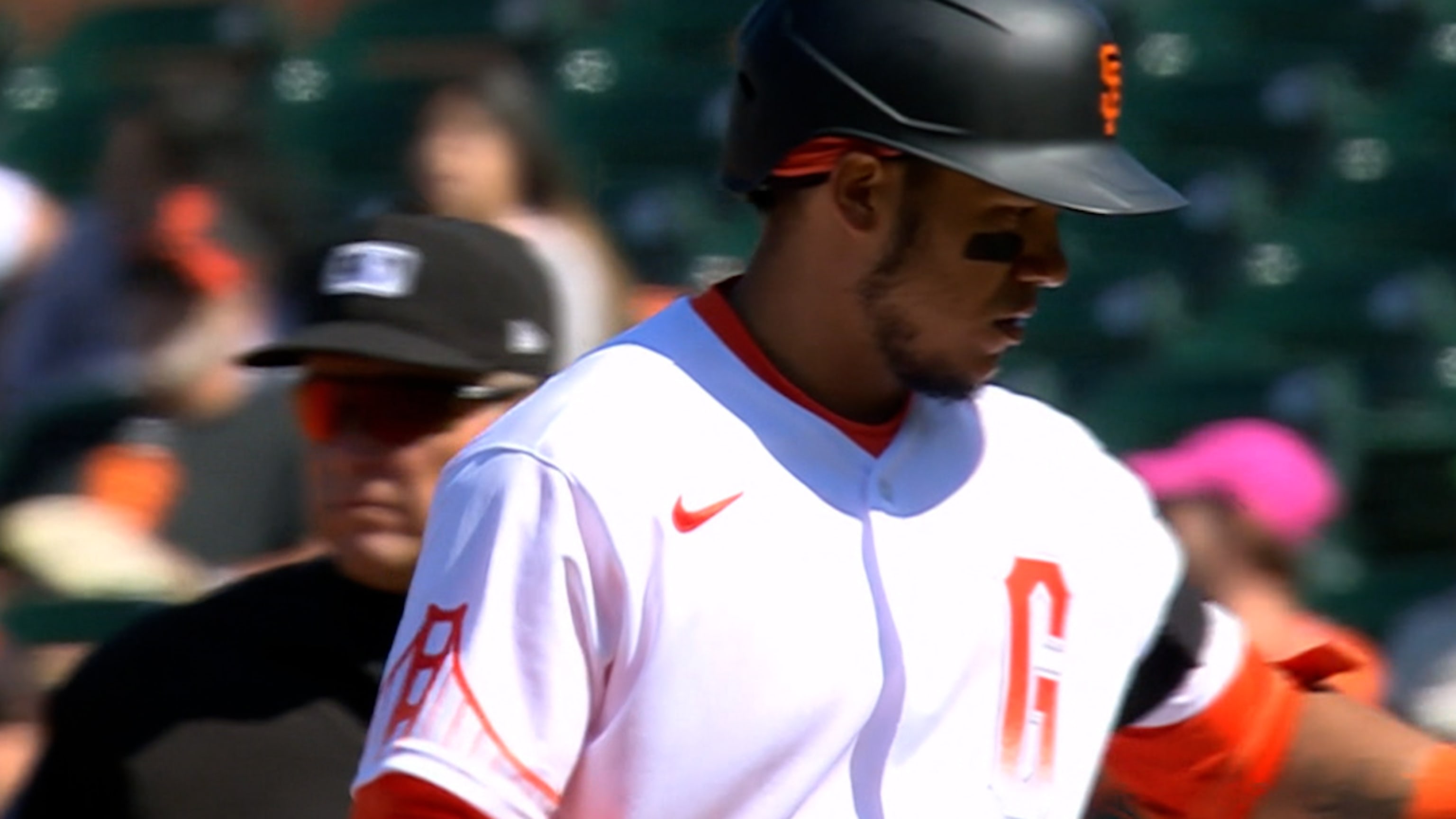 Estrada produce con sencillo