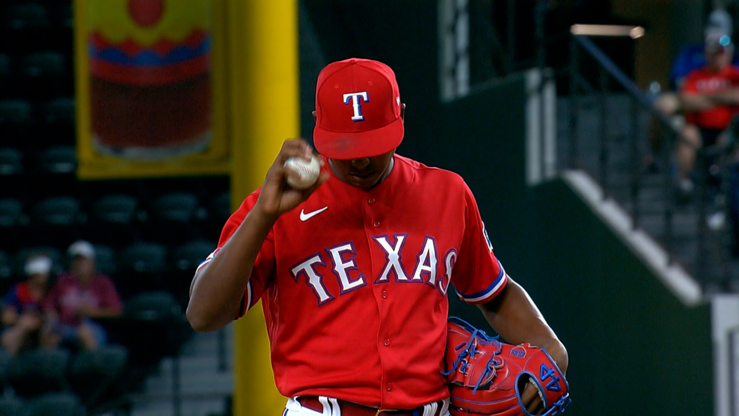 Texas Rangers lose closer Jose Leclerc to shoulder strain