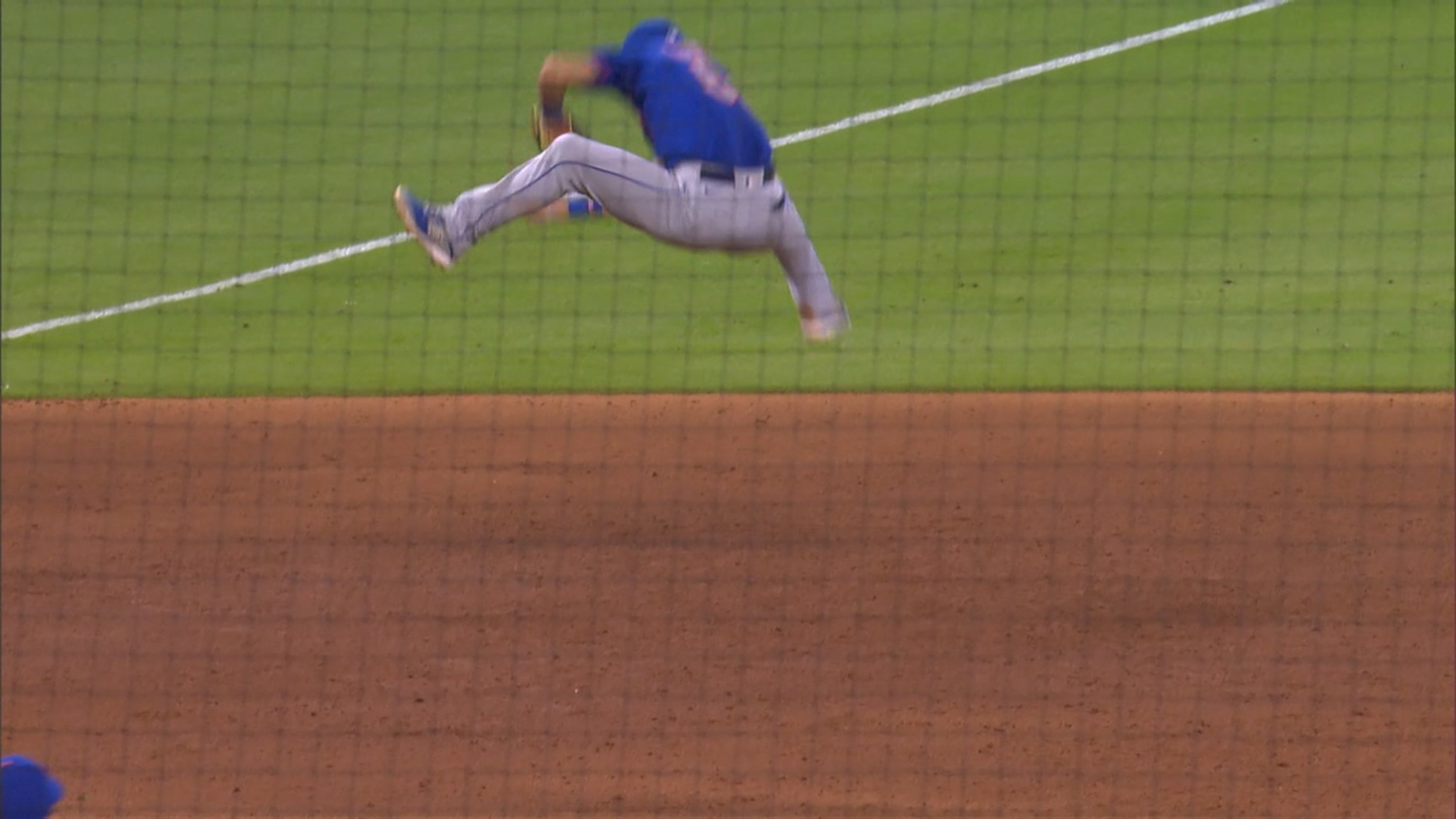 Andrés Giménez salta y captura