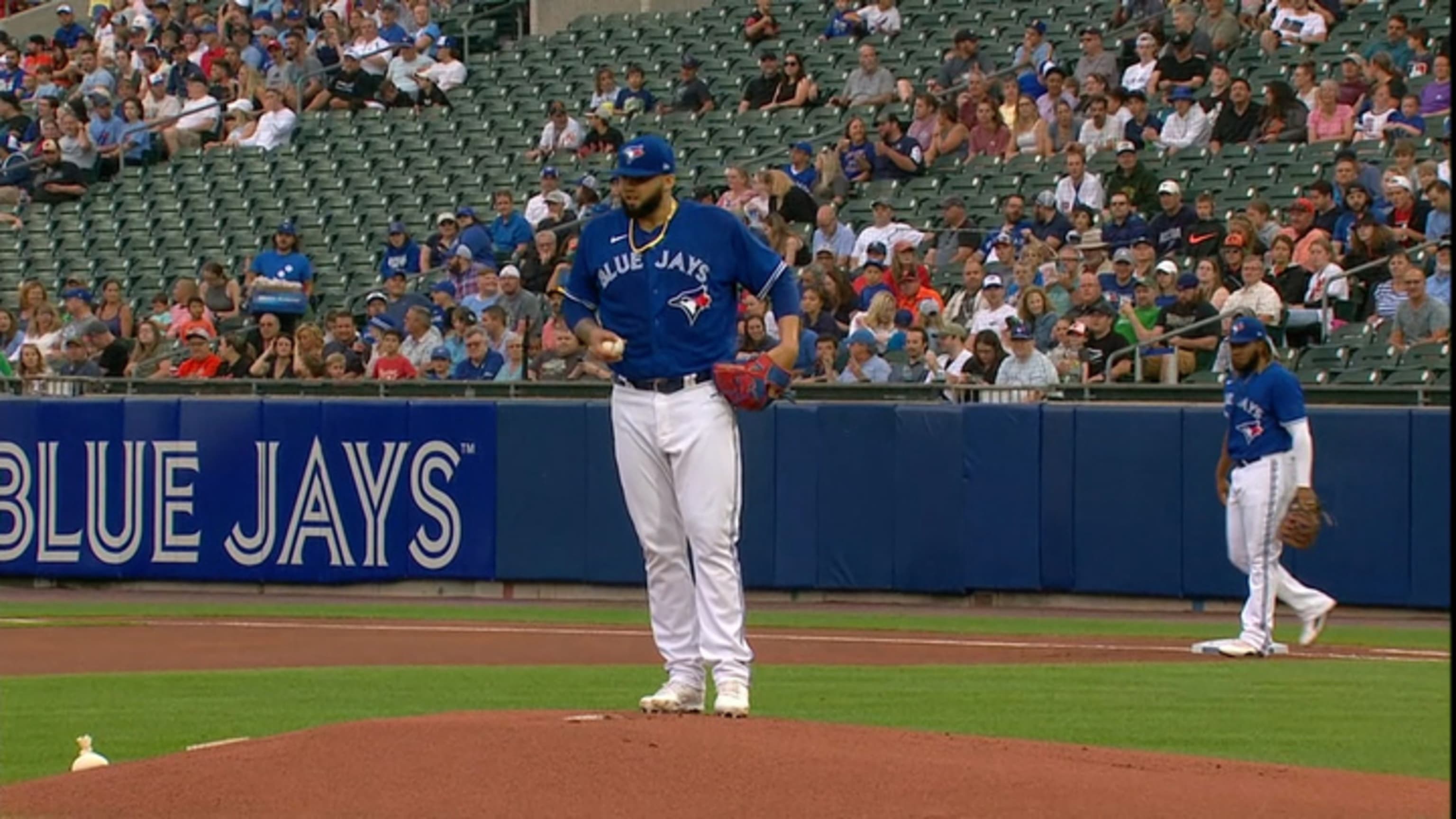 Blue Jays prospect Guerrero Jr. hits homer out of stadium in minor