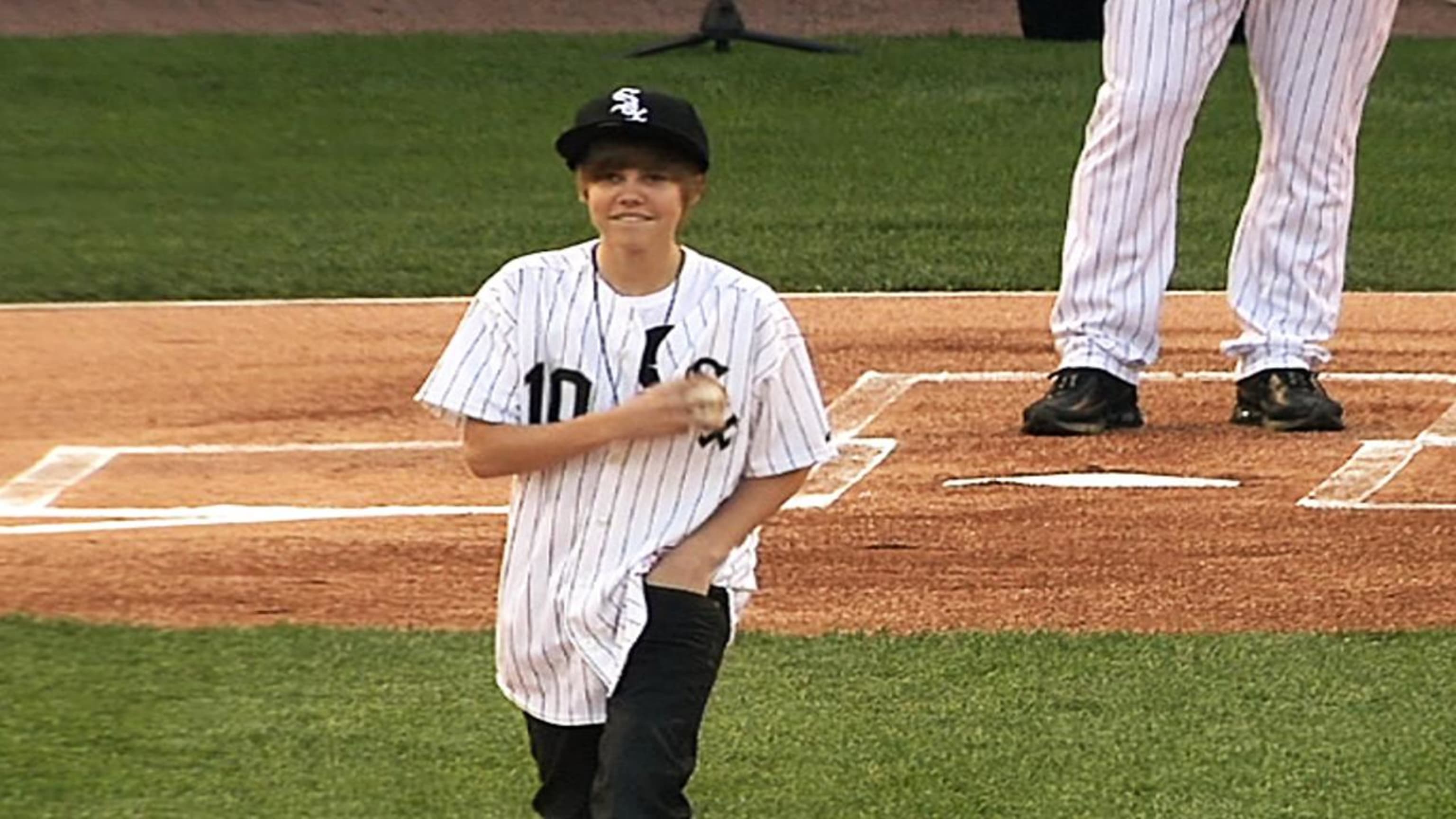 Justin Bieber is a baseball fan