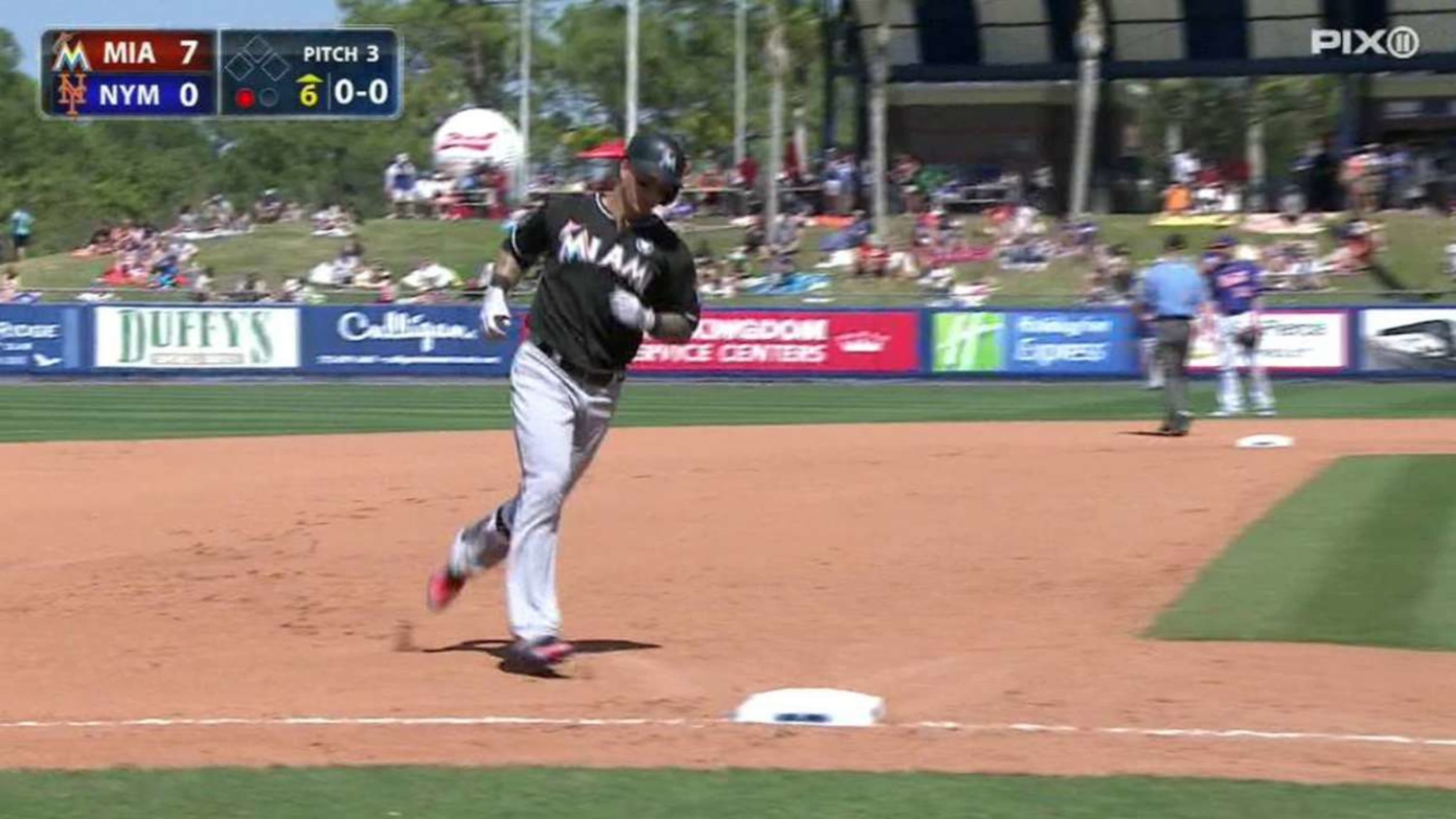 NYM@MIA: Gordon leads the game off with a solo homer 