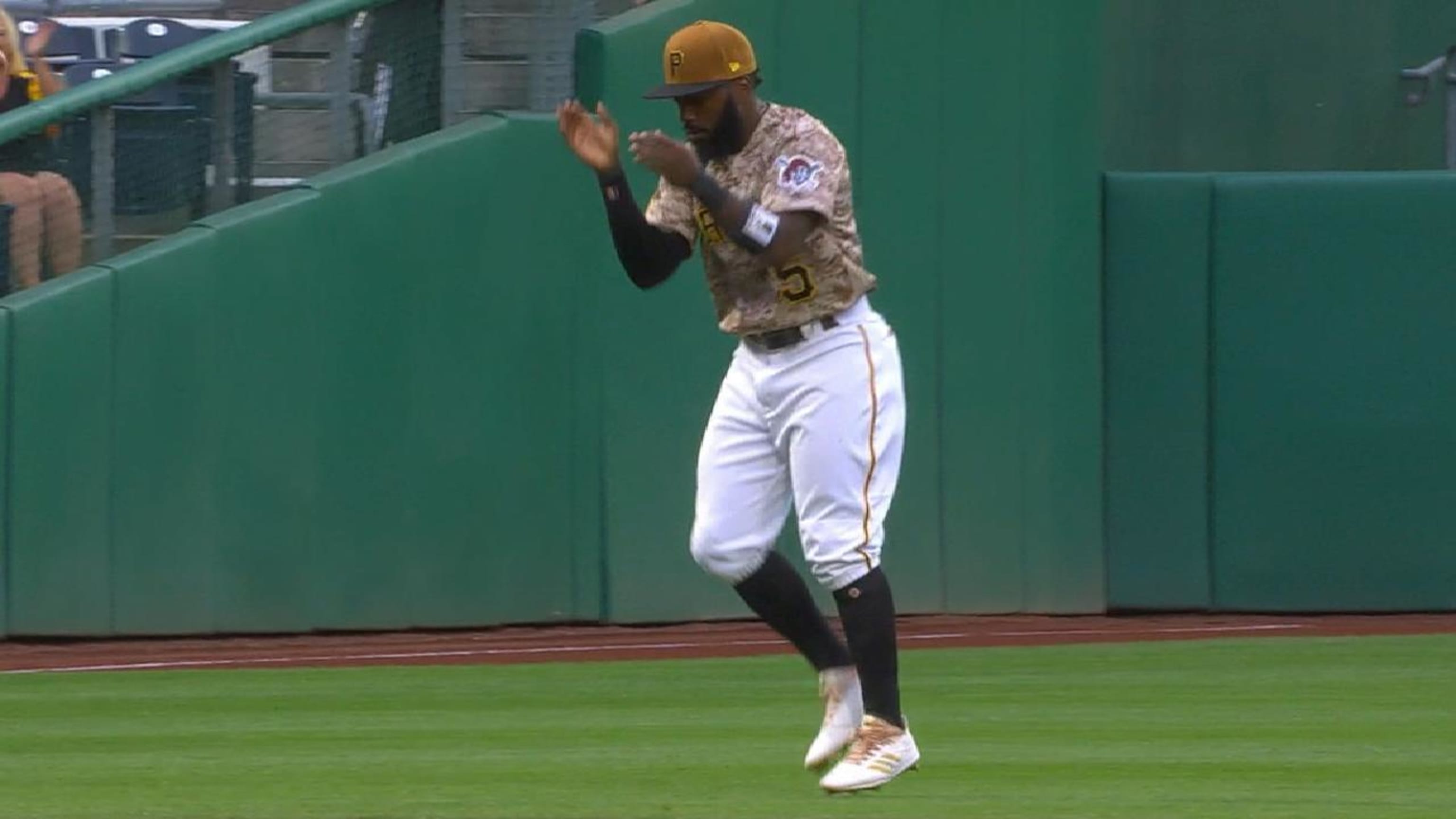 Pirates' Andrew McCutchen Shows Off Dance Moves in Dugout Prior to