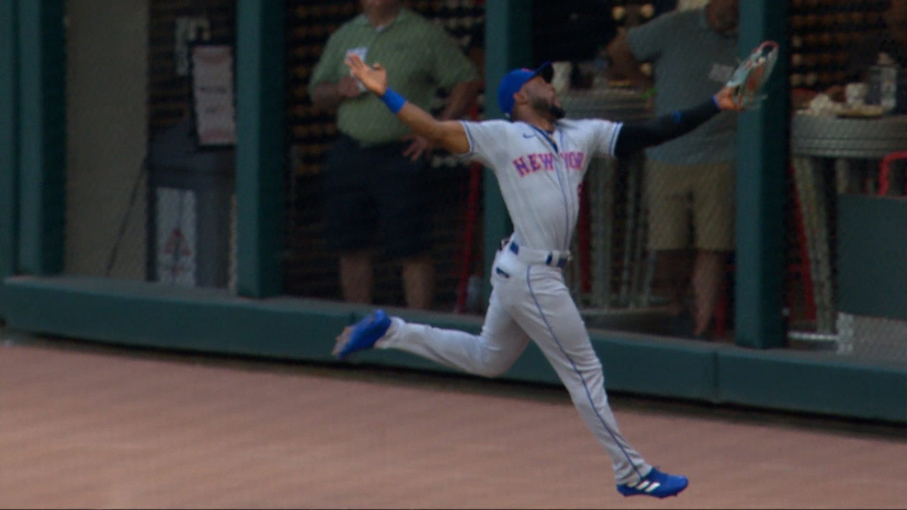 Carlos Carrasco exits with back tightness, Mets swept by Astros