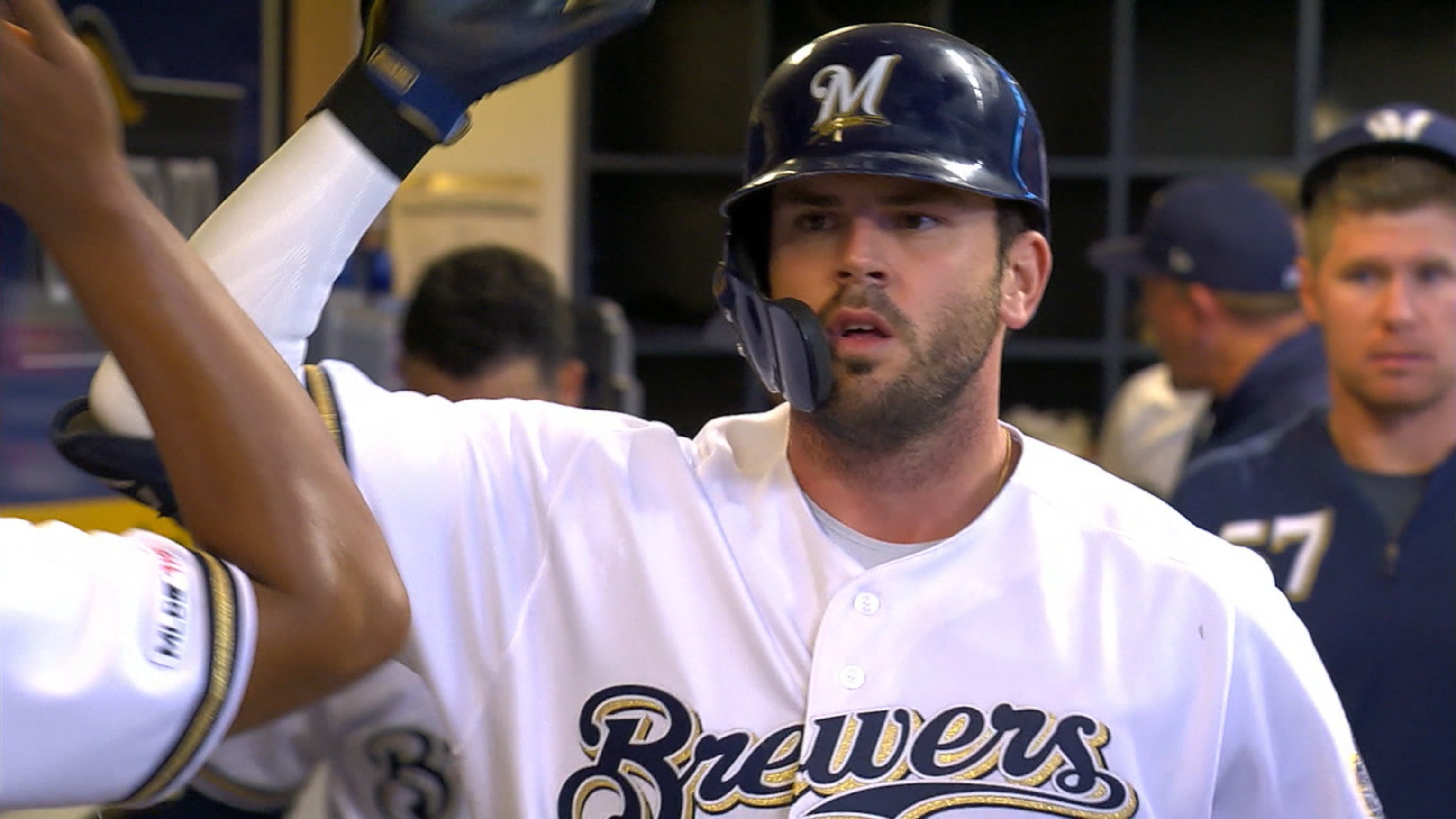 Reports: Former Royal, Brewer Mike Moustakas agrees to deal with Reds