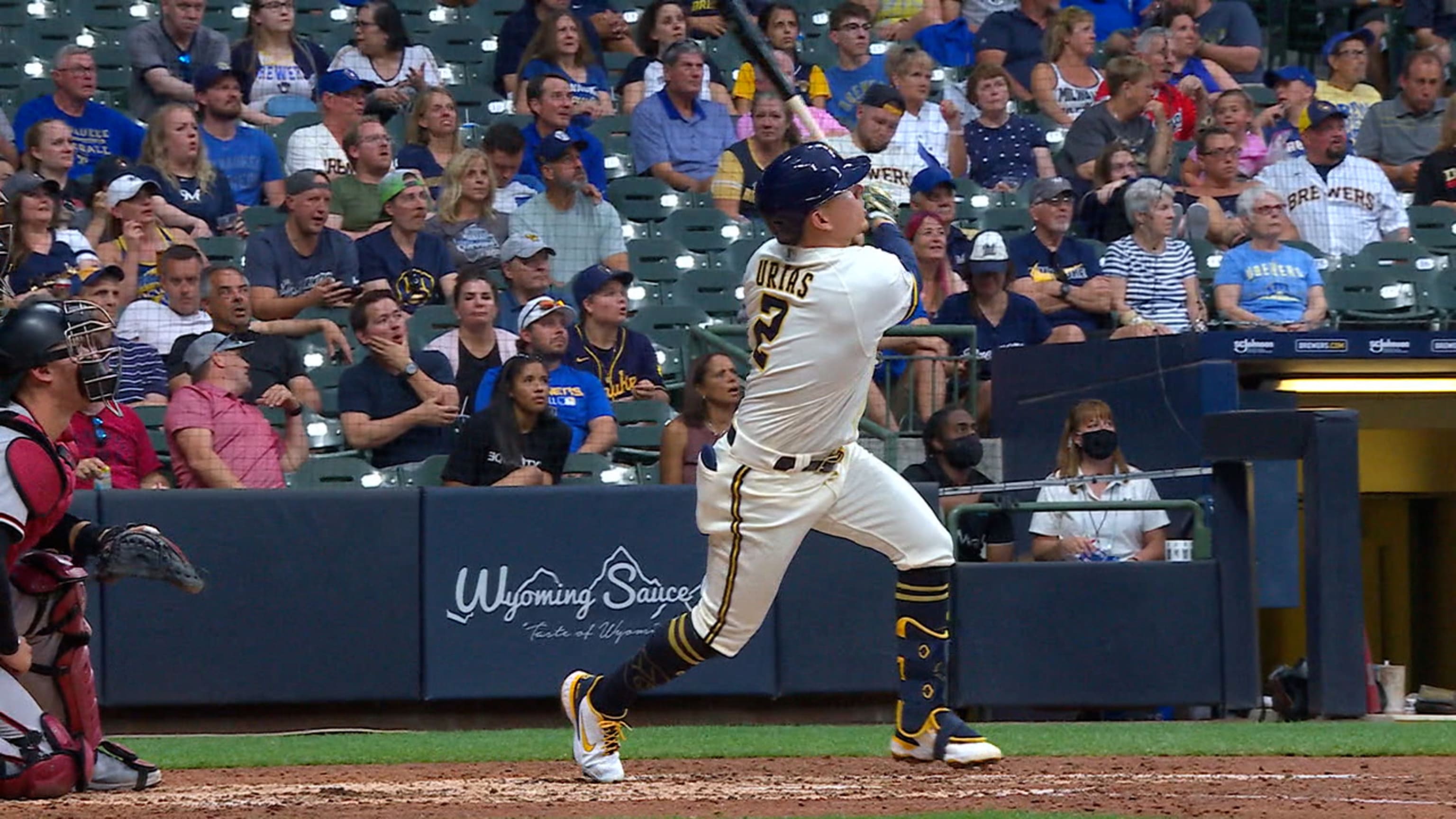 Urías suena HR solitario