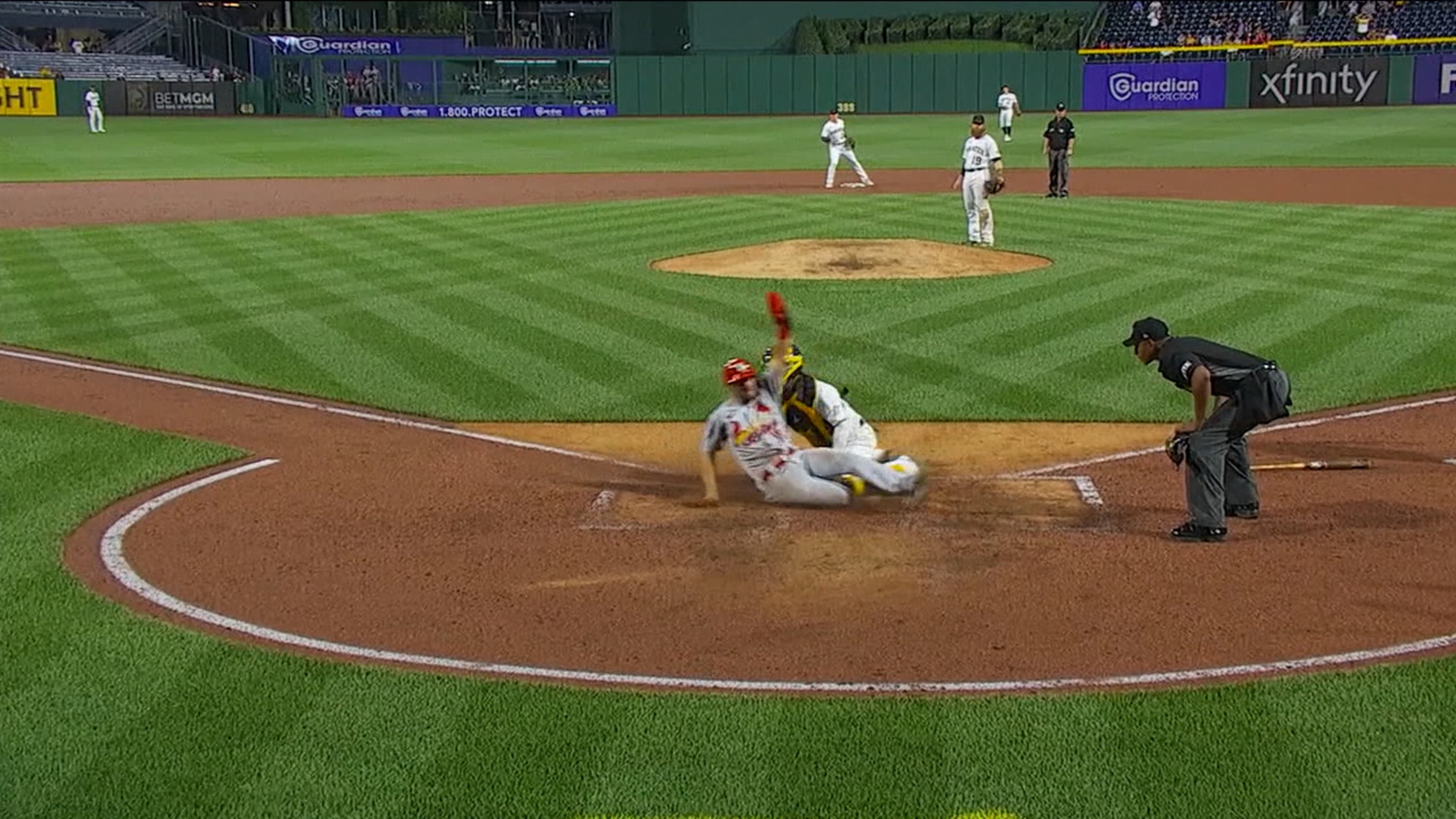 Adam Wainwright tosses shutout vs. Pirates