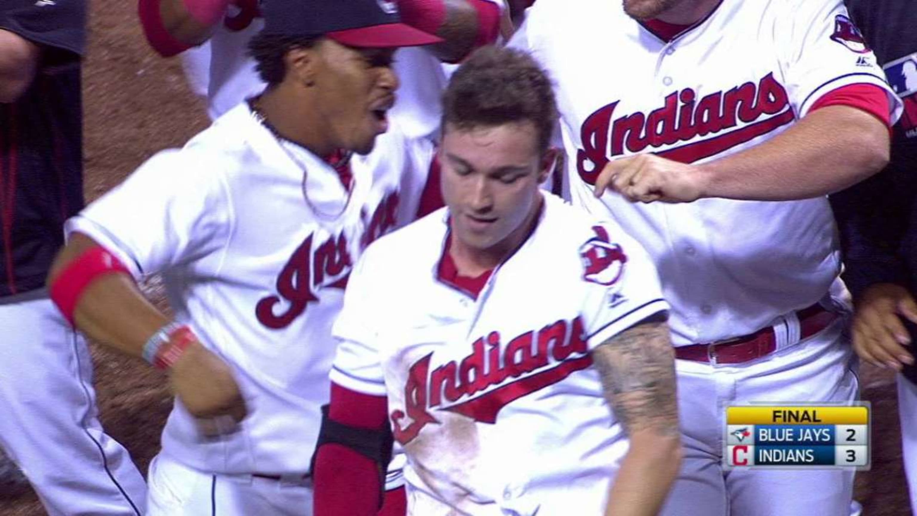 Indians' Tyler Naquin hits walk-off inside the park home run (Video)