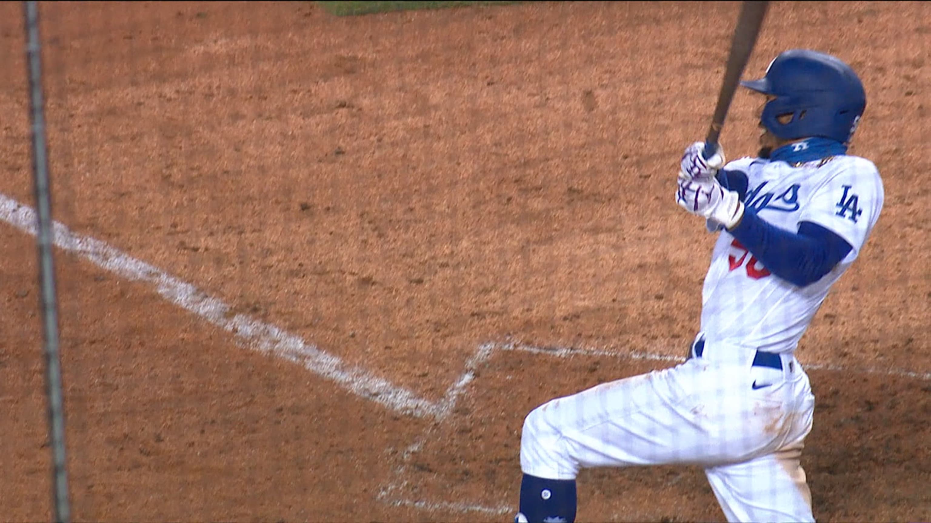 Betts lo empata con un swing 