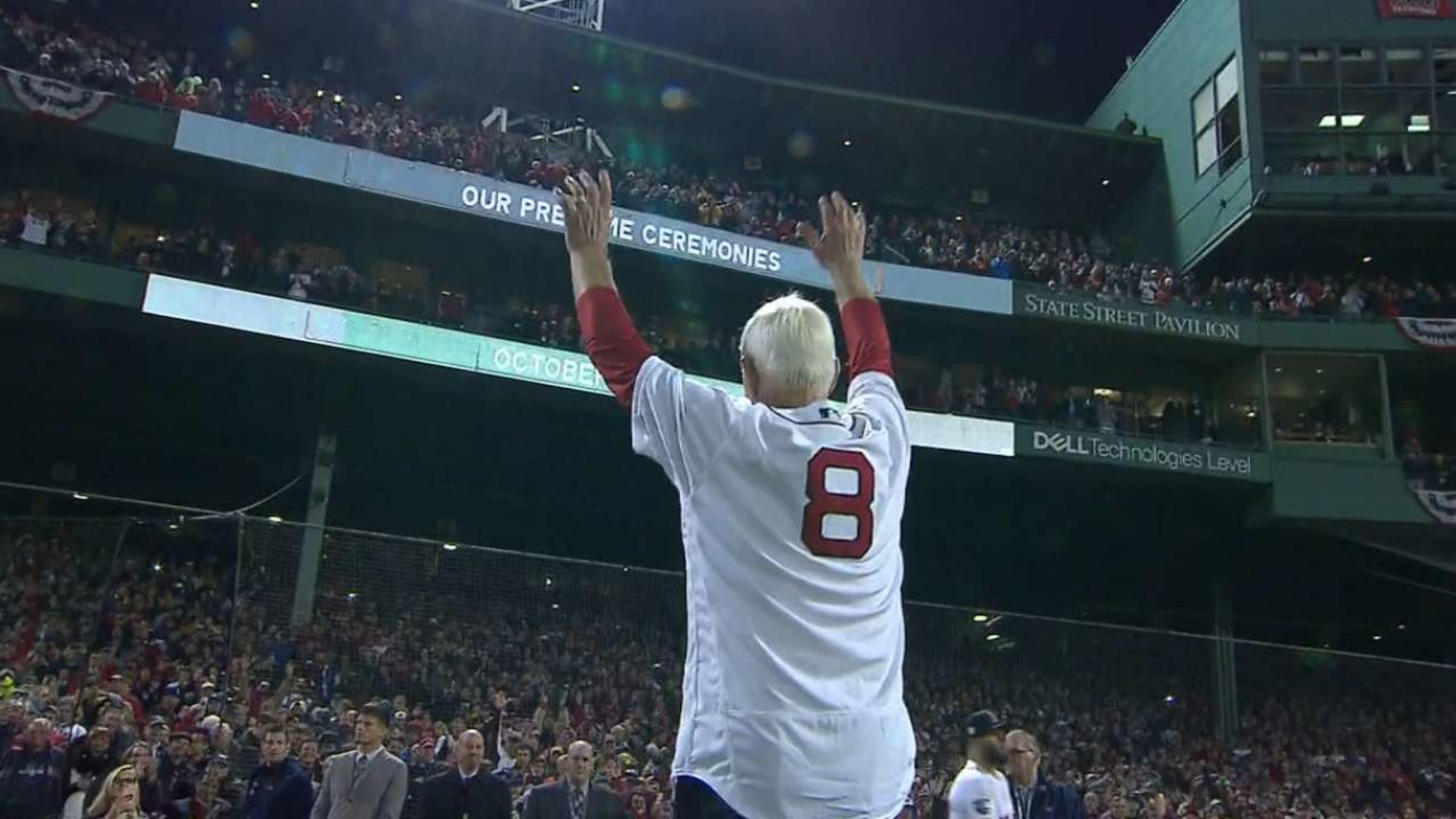 Yastrzemski realiza el primer pitcheo